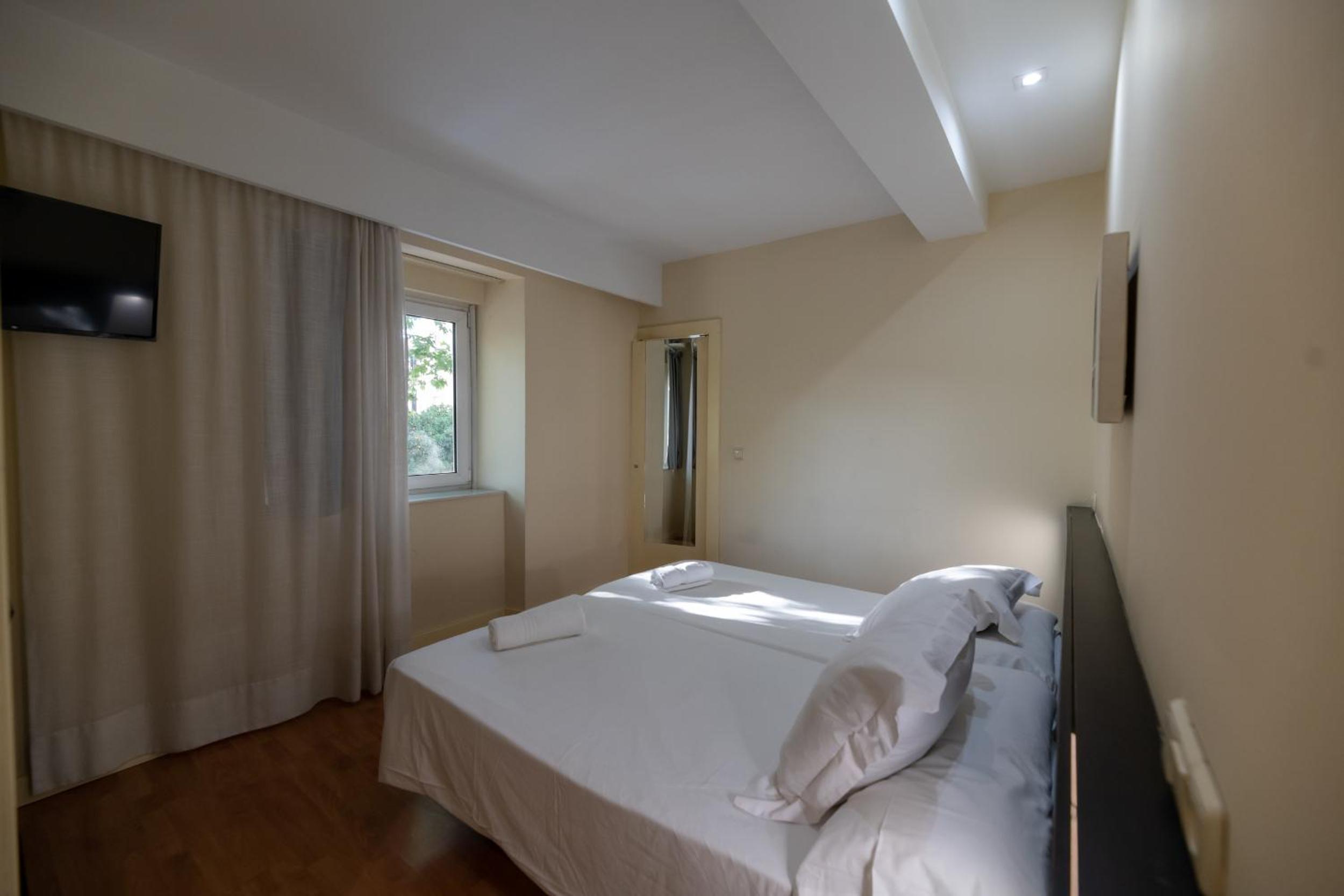 Standard Double or Twin Room - Photo 40