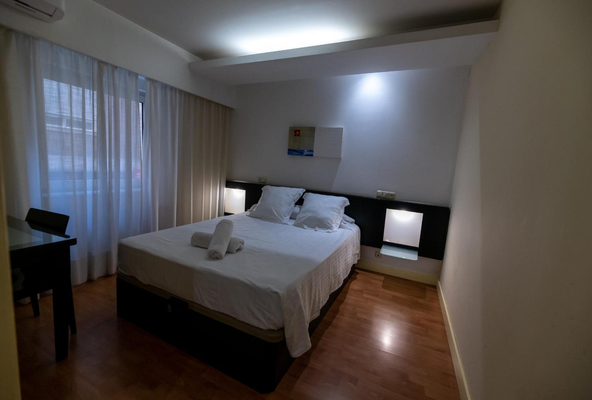Standard Double or Twin Room - Photo 5