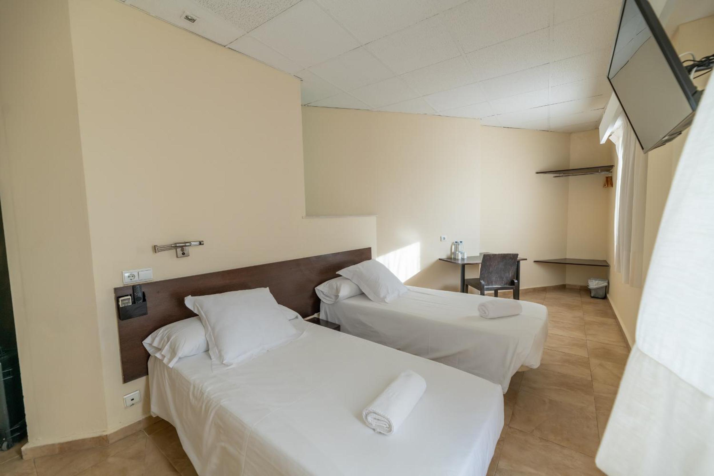 Standard Double or Twin Room - Photo 22