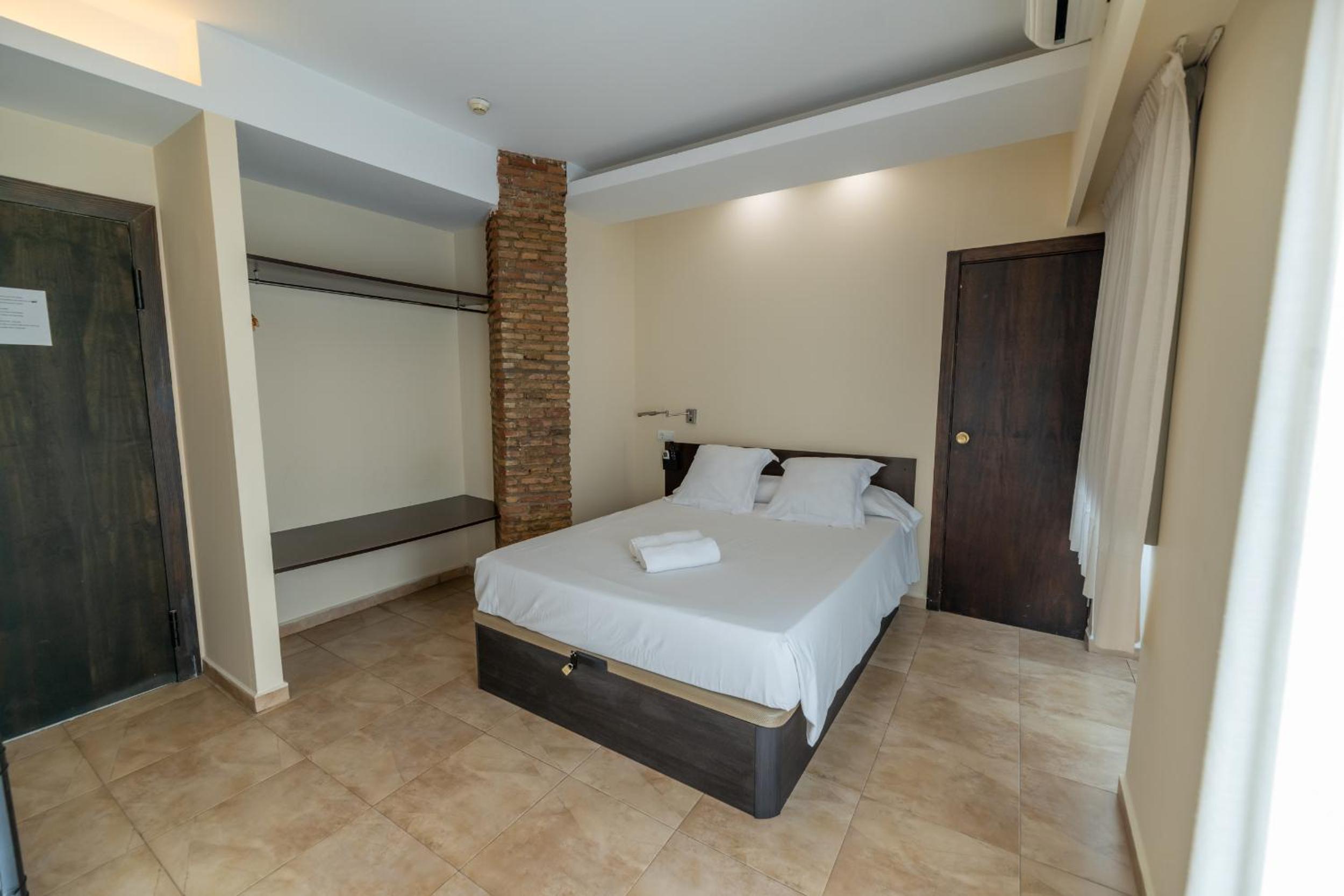 Standard Double or Twin Room - Photo 41