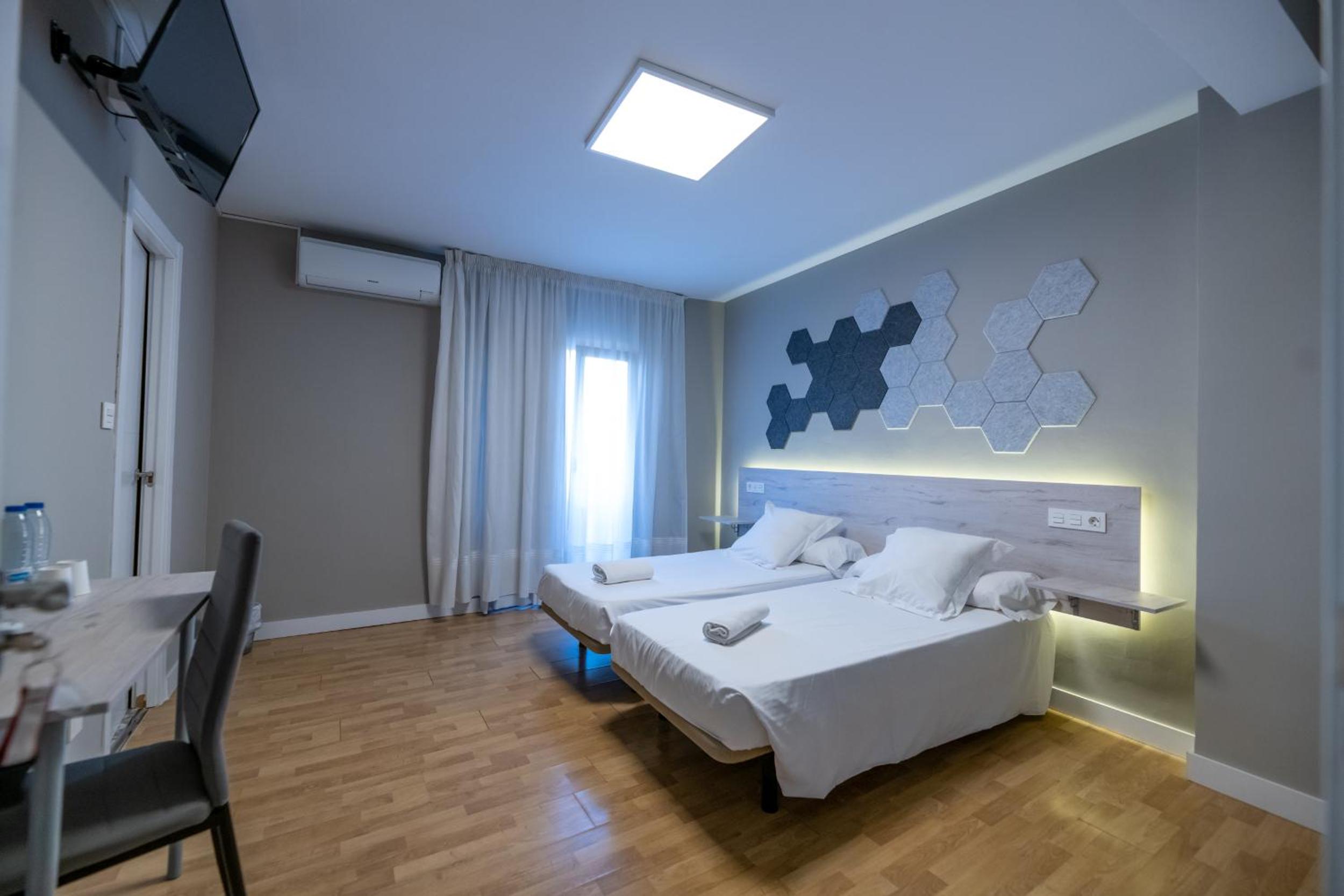 Standard Double or Twin Room - Photo 18