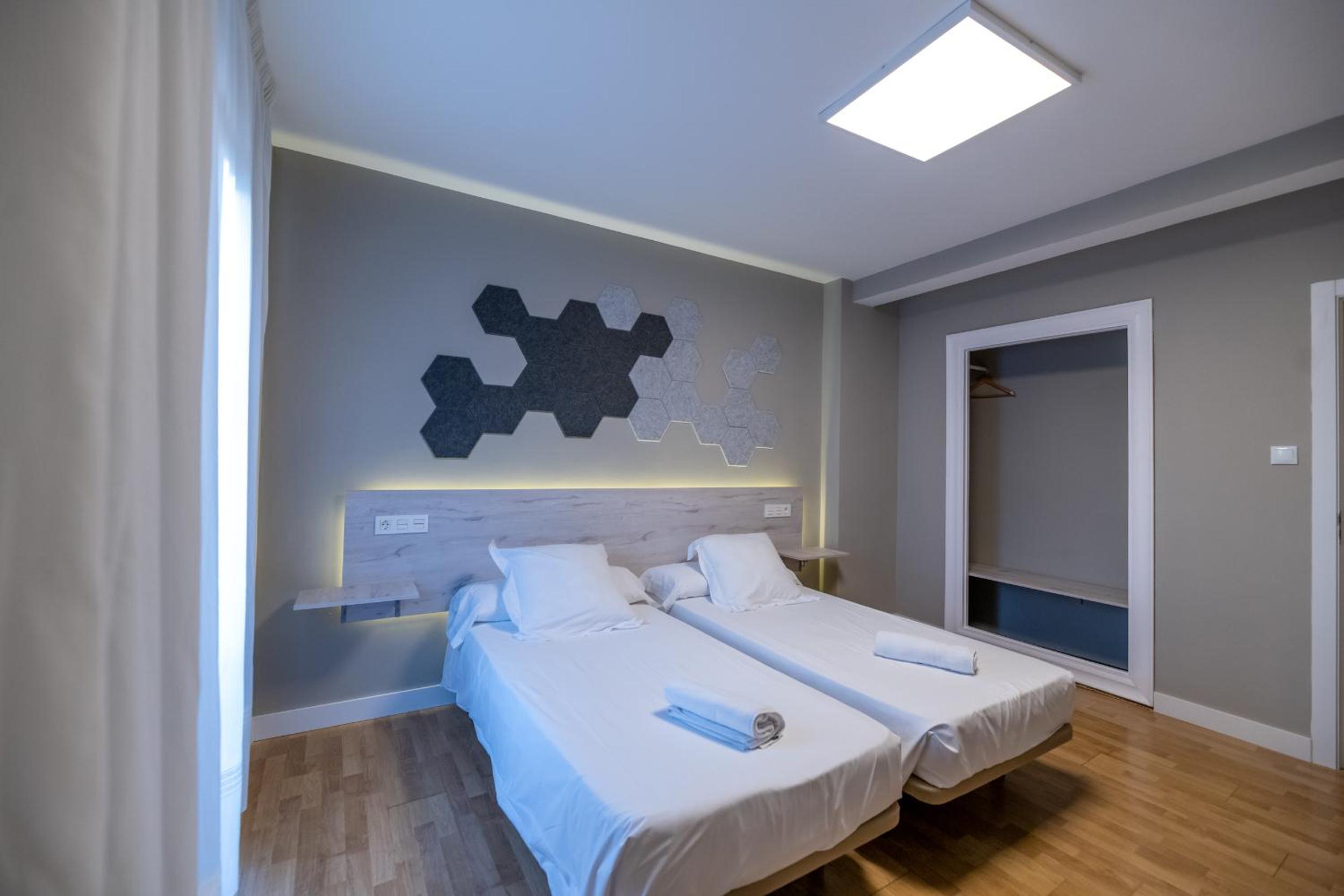Standard Double or Twin Room - Photo 6