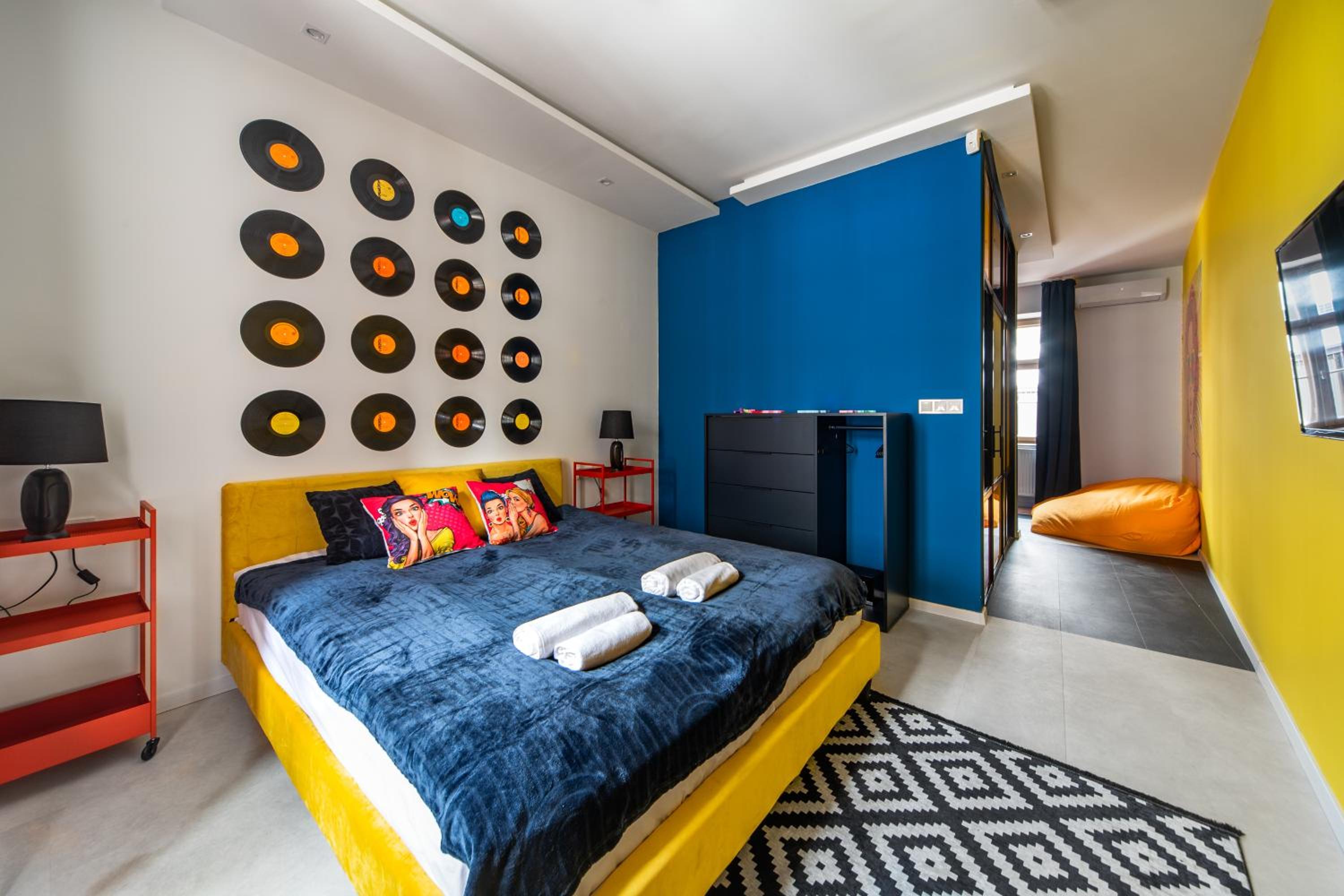 Studio Apartment - Photo 1