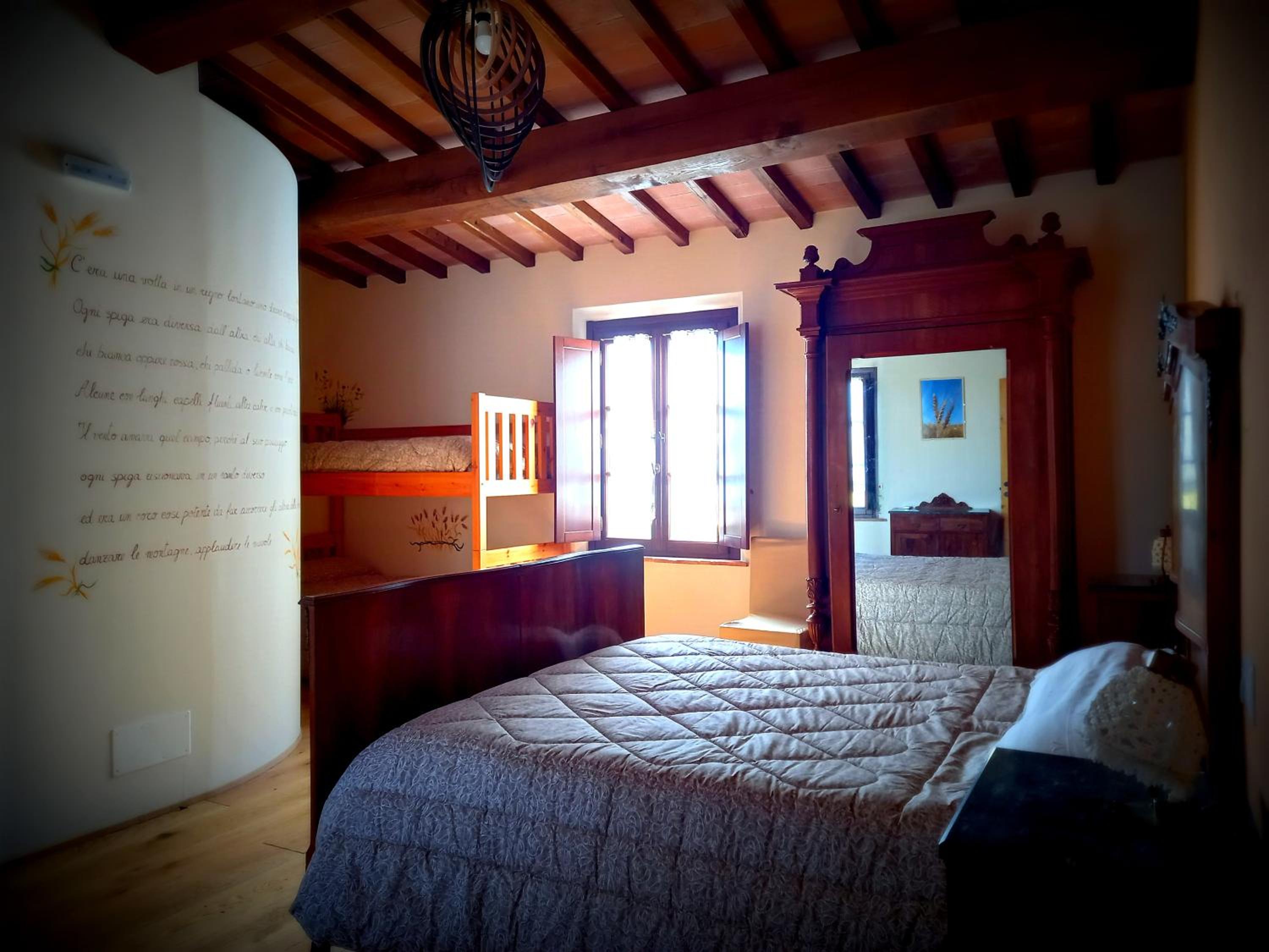 Quadruple Room with Private Bathroom photo 1