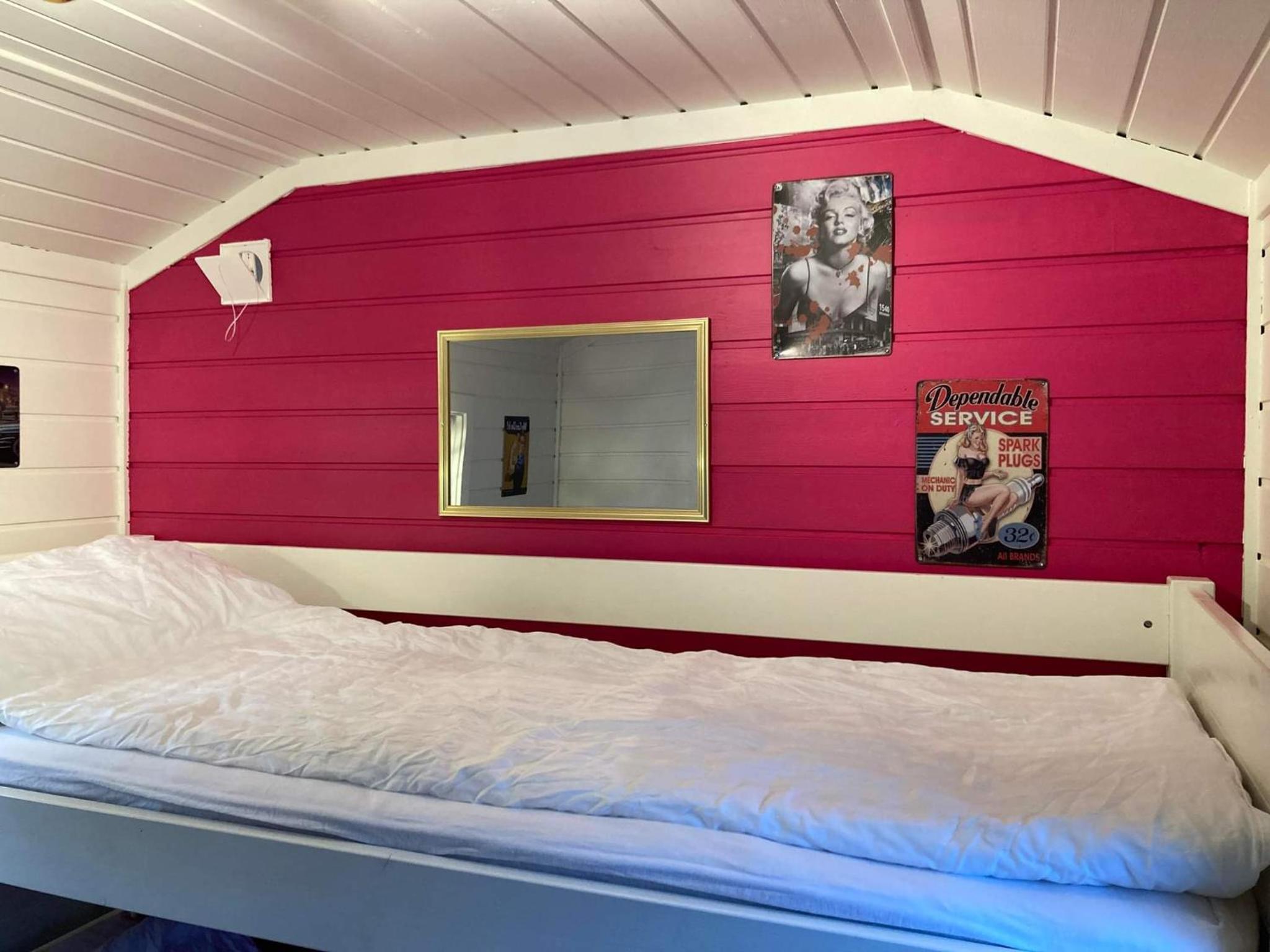 Small Twin Room - Photo 22