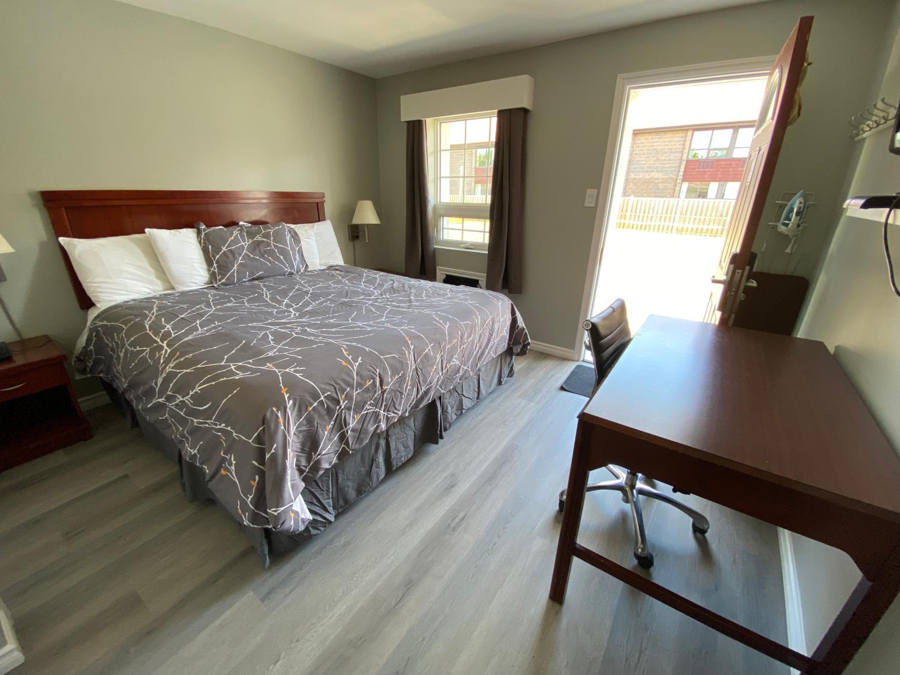 Standard King Room - Photo 4