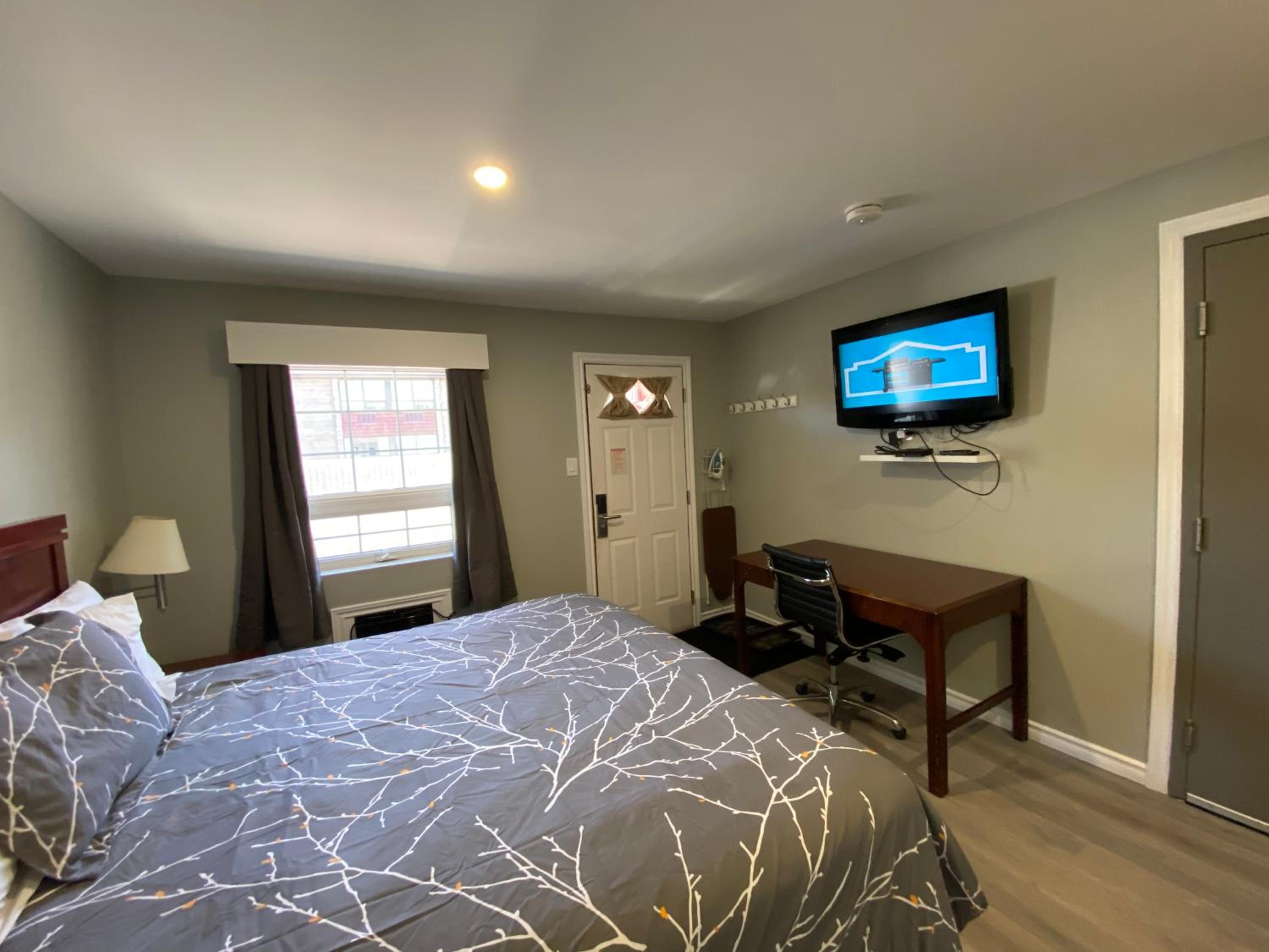 Standard King Room - Photo 7