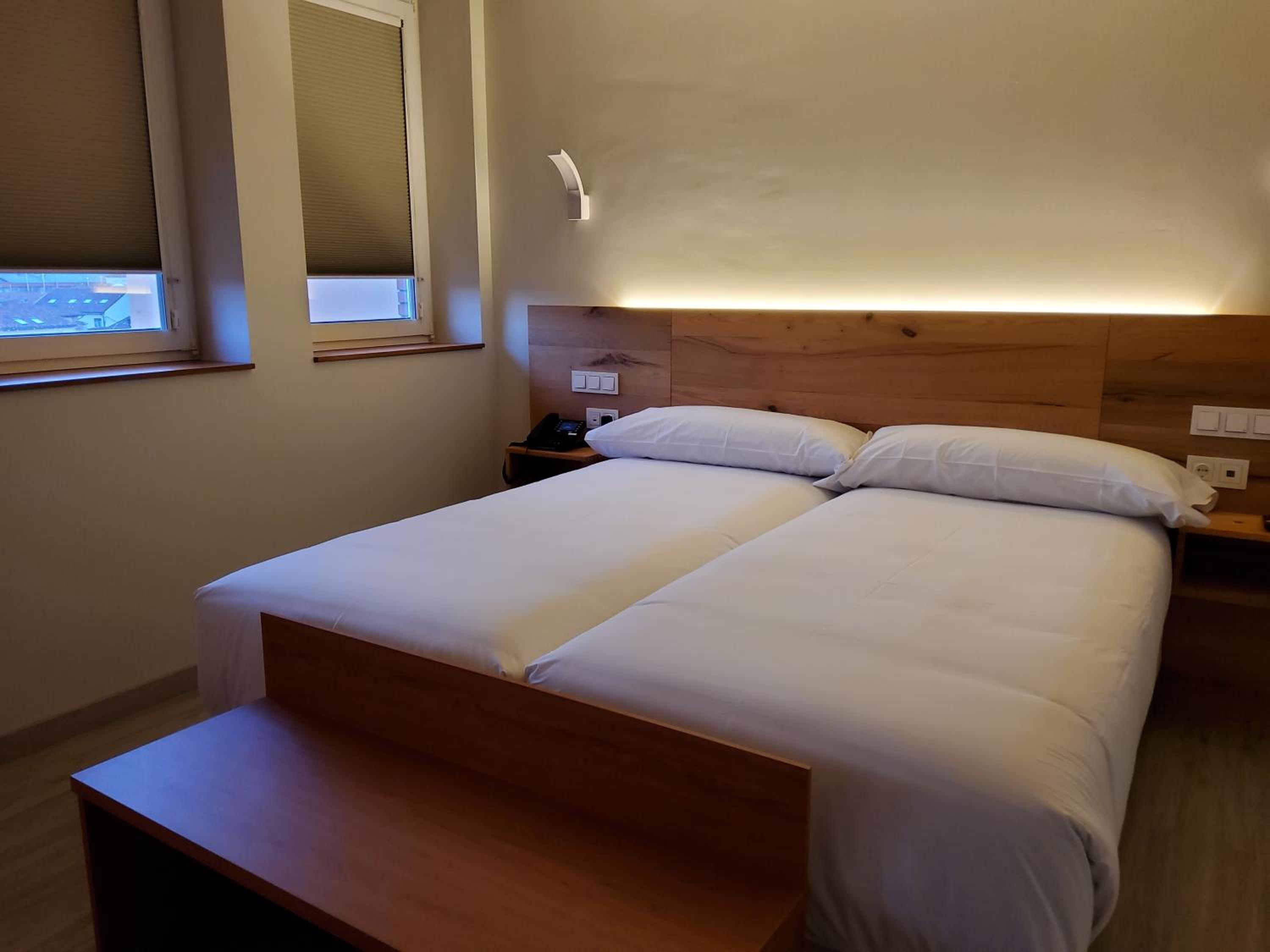 Twin Room - Photo 5
