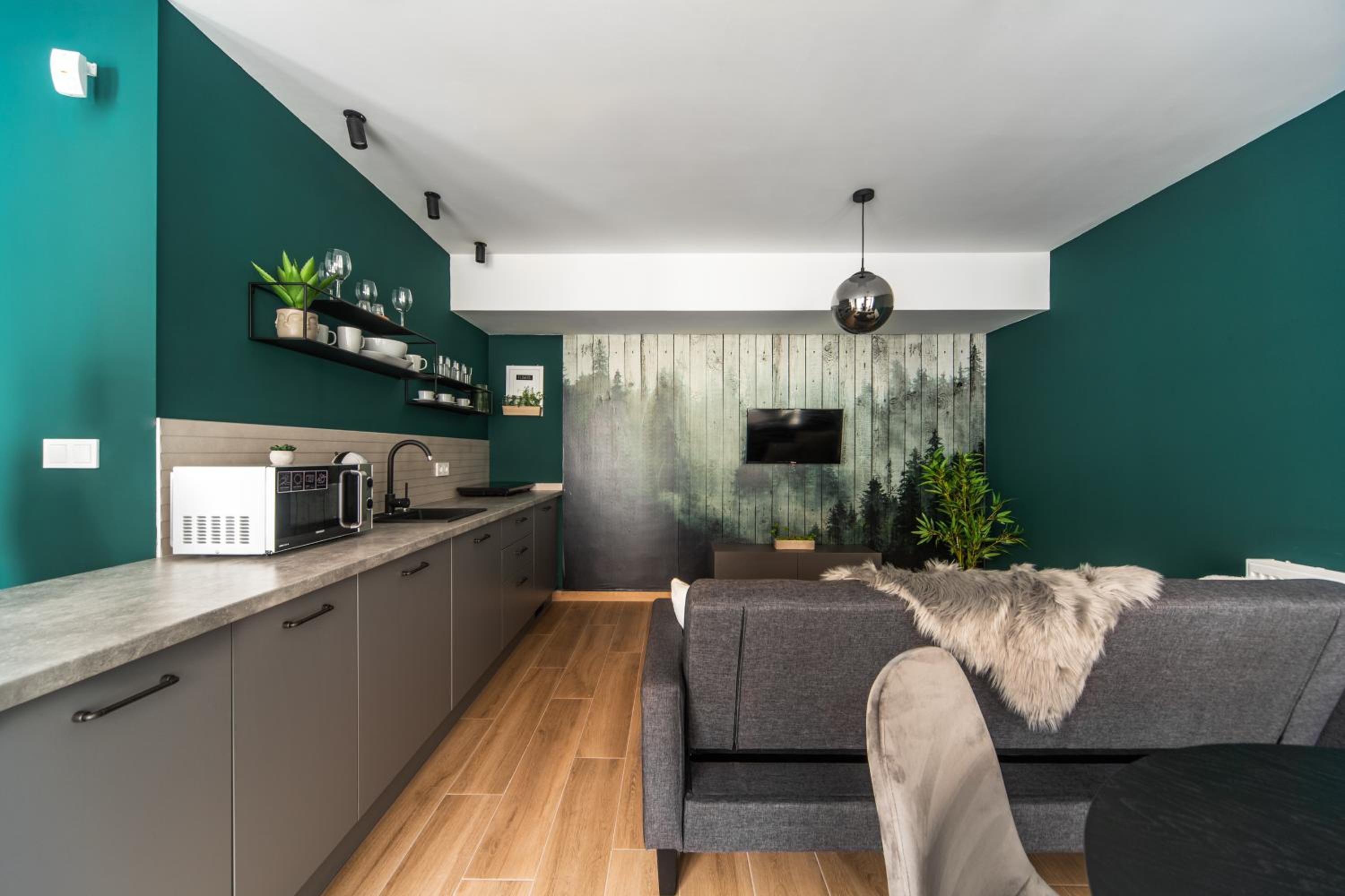 Apartment with Balcony - Photo 16