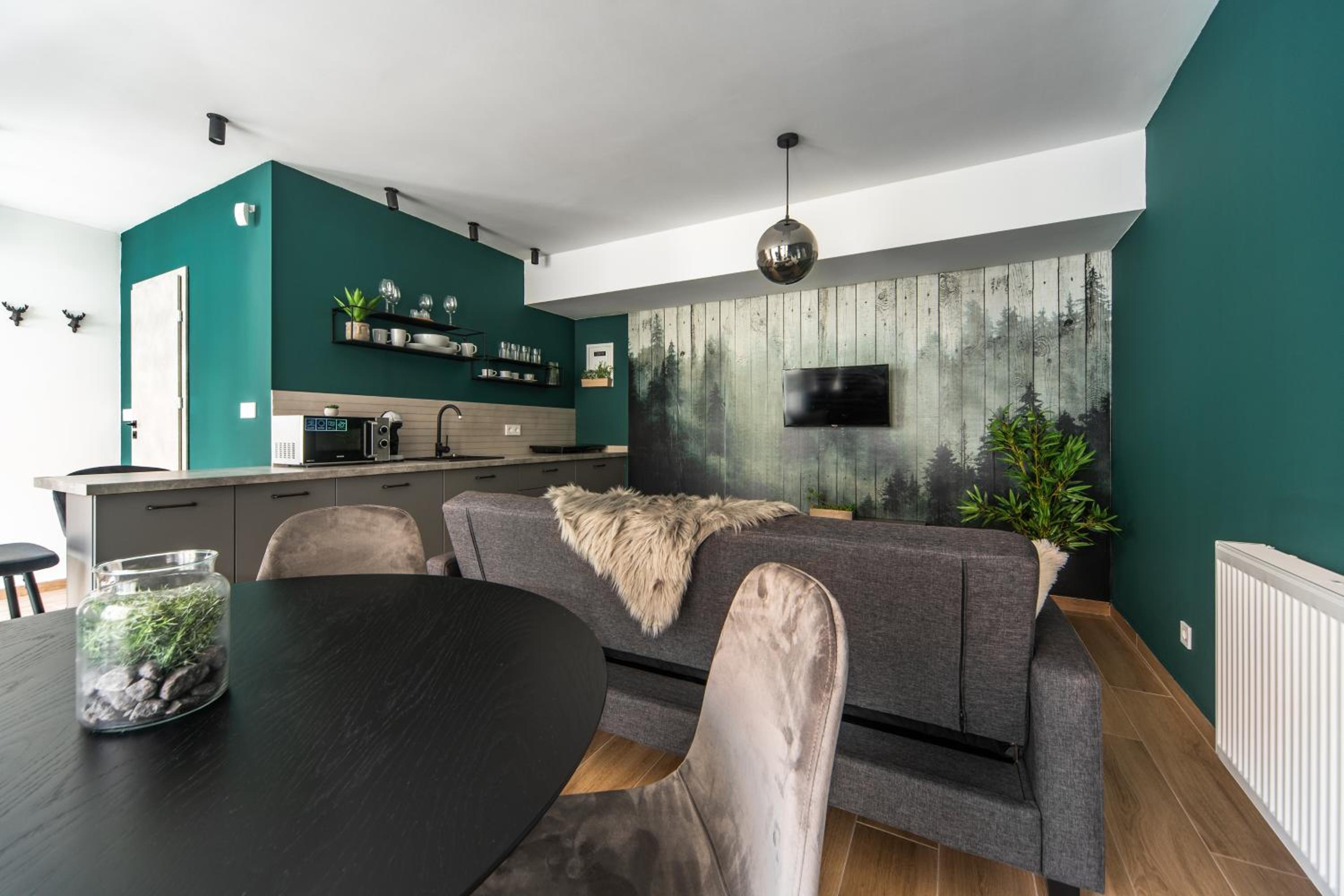 Apartment with Balcony - Photo 2