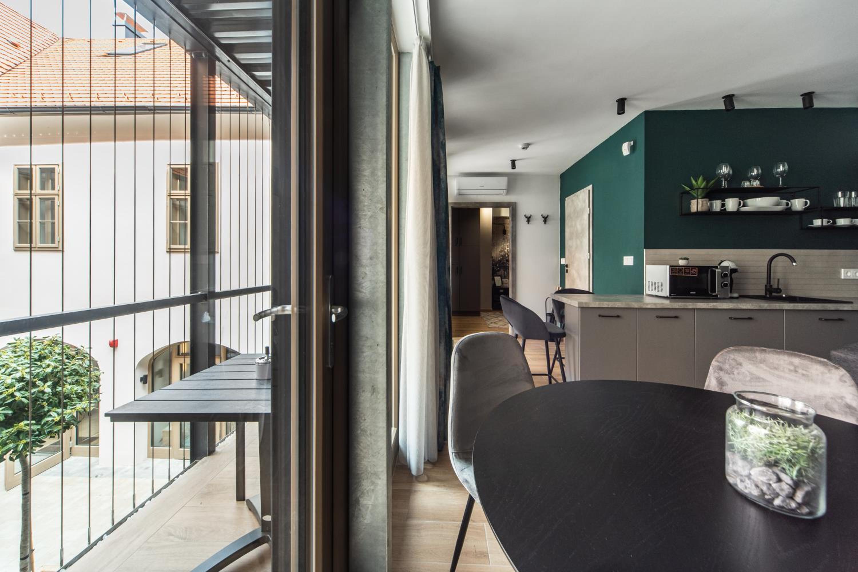 Apartment with Balcony - Photo 4