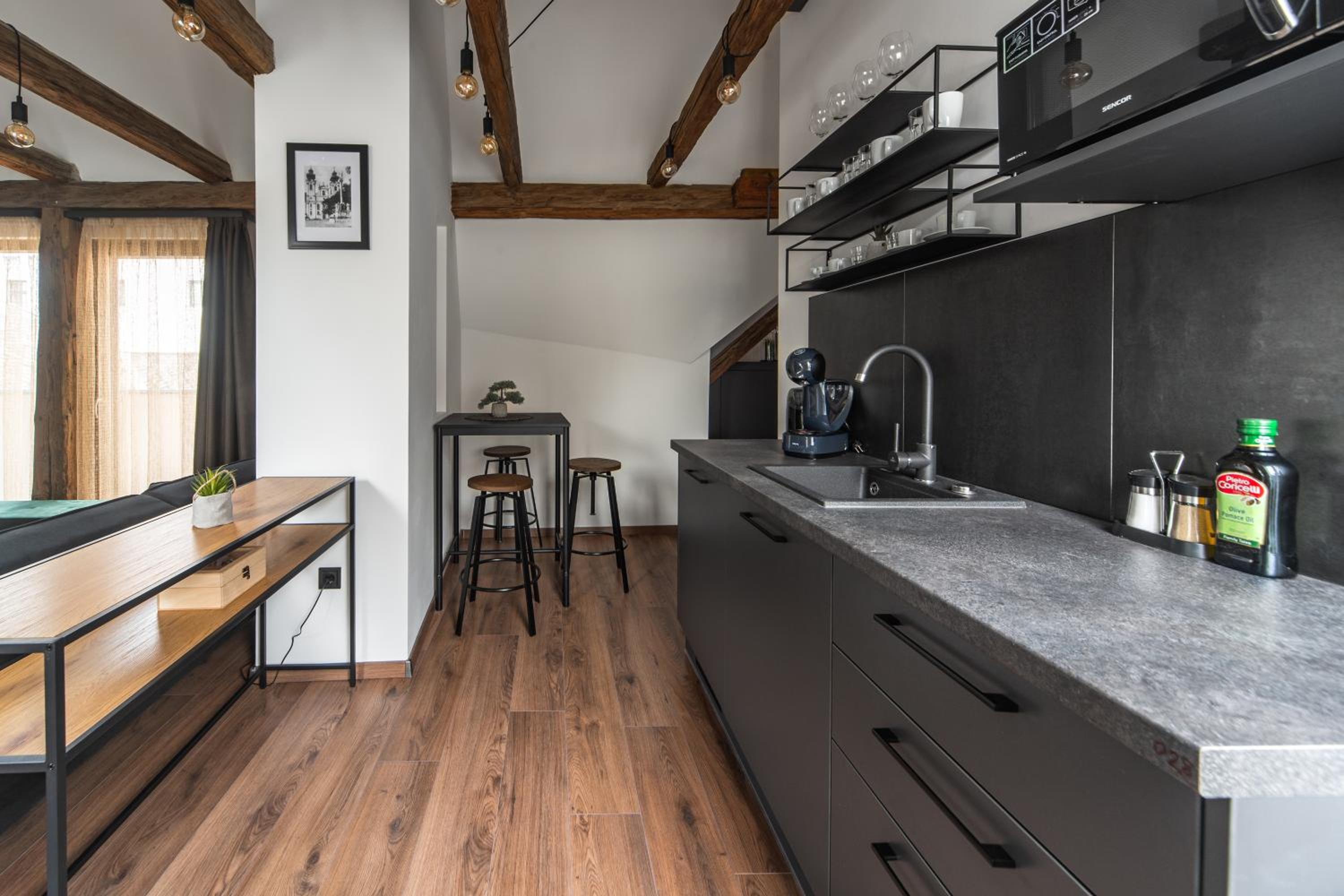 Loft - Photo 2