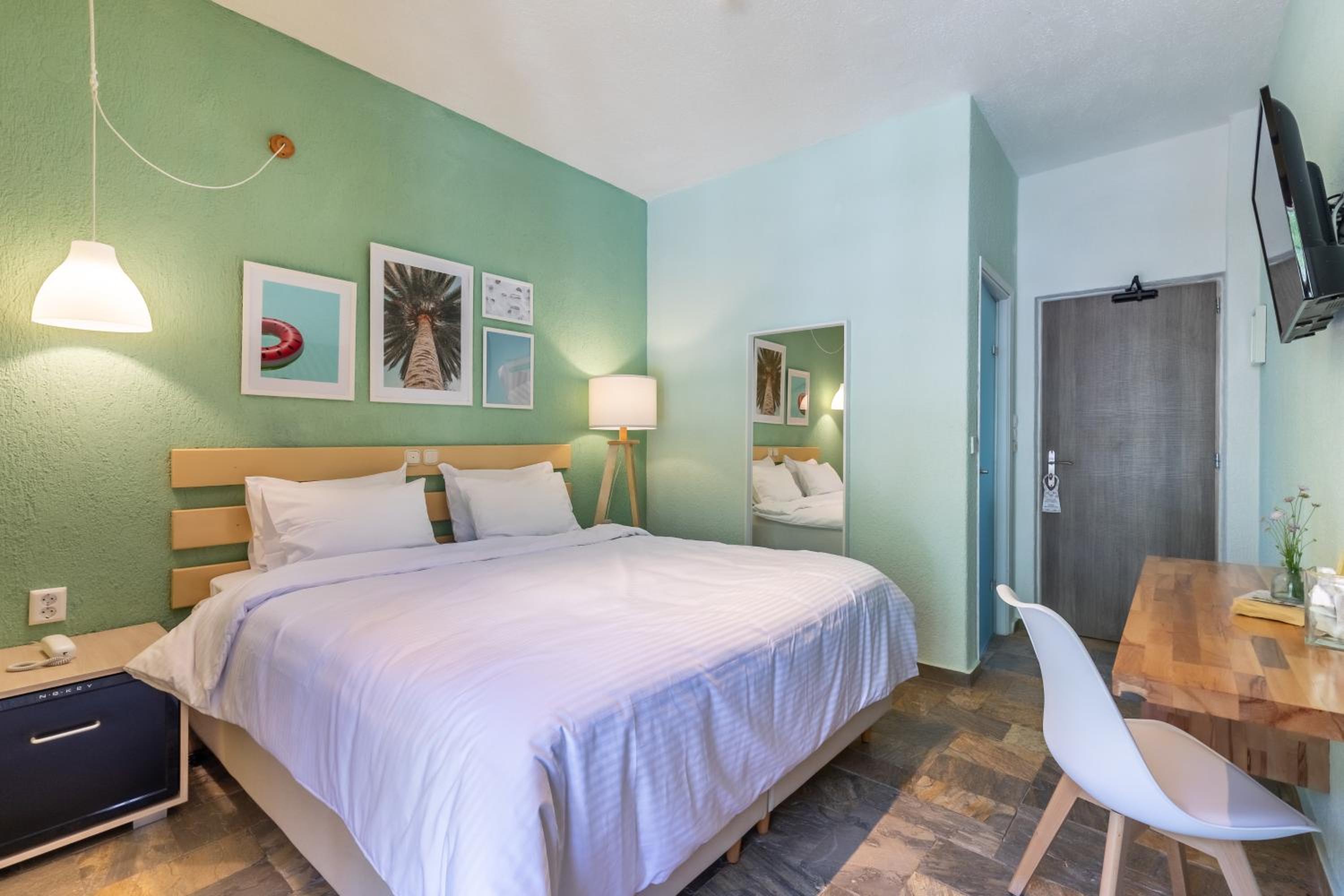 Double or Twin Room with Partial Sea View