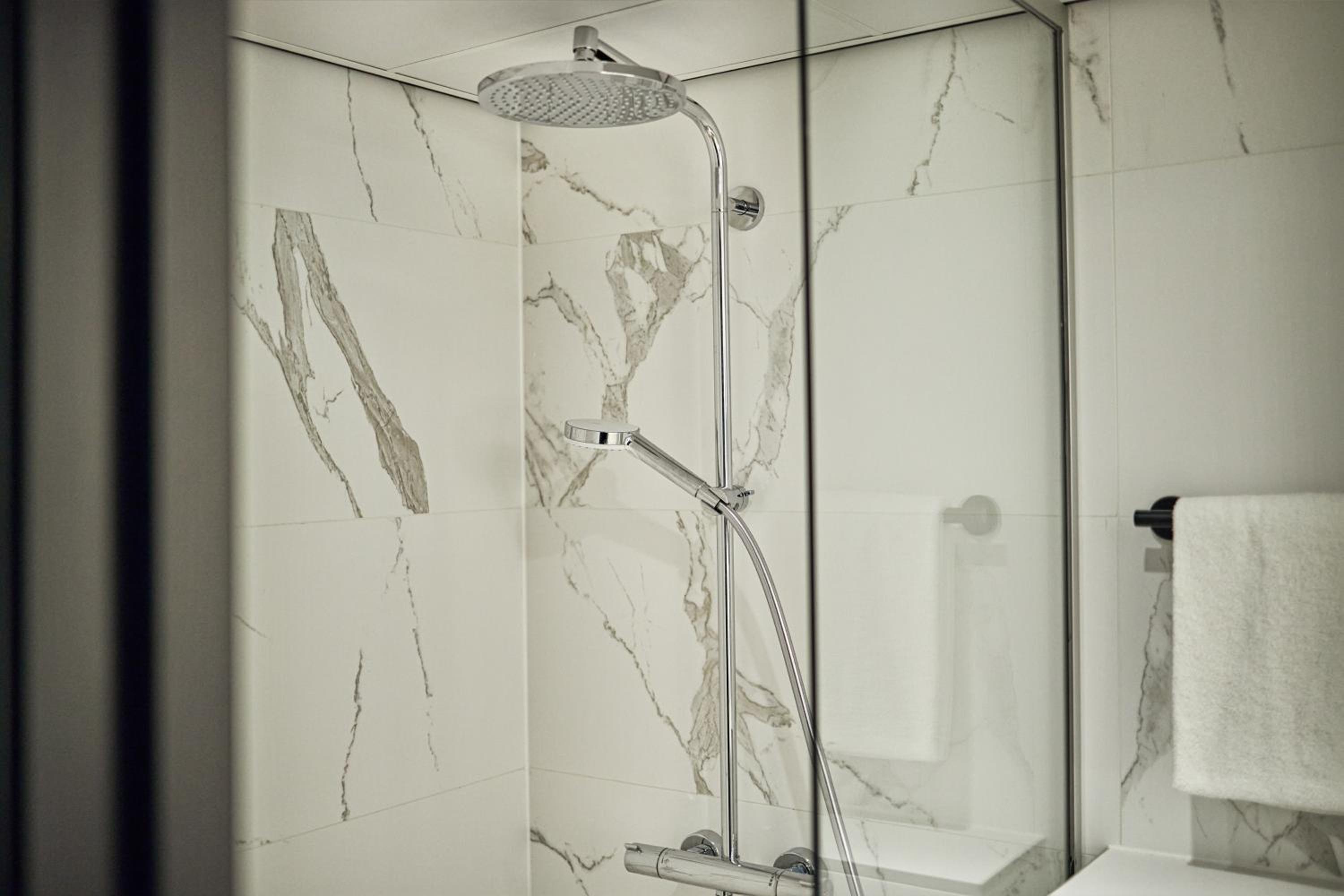 Deluxe Double Room with Shower - Photo 6