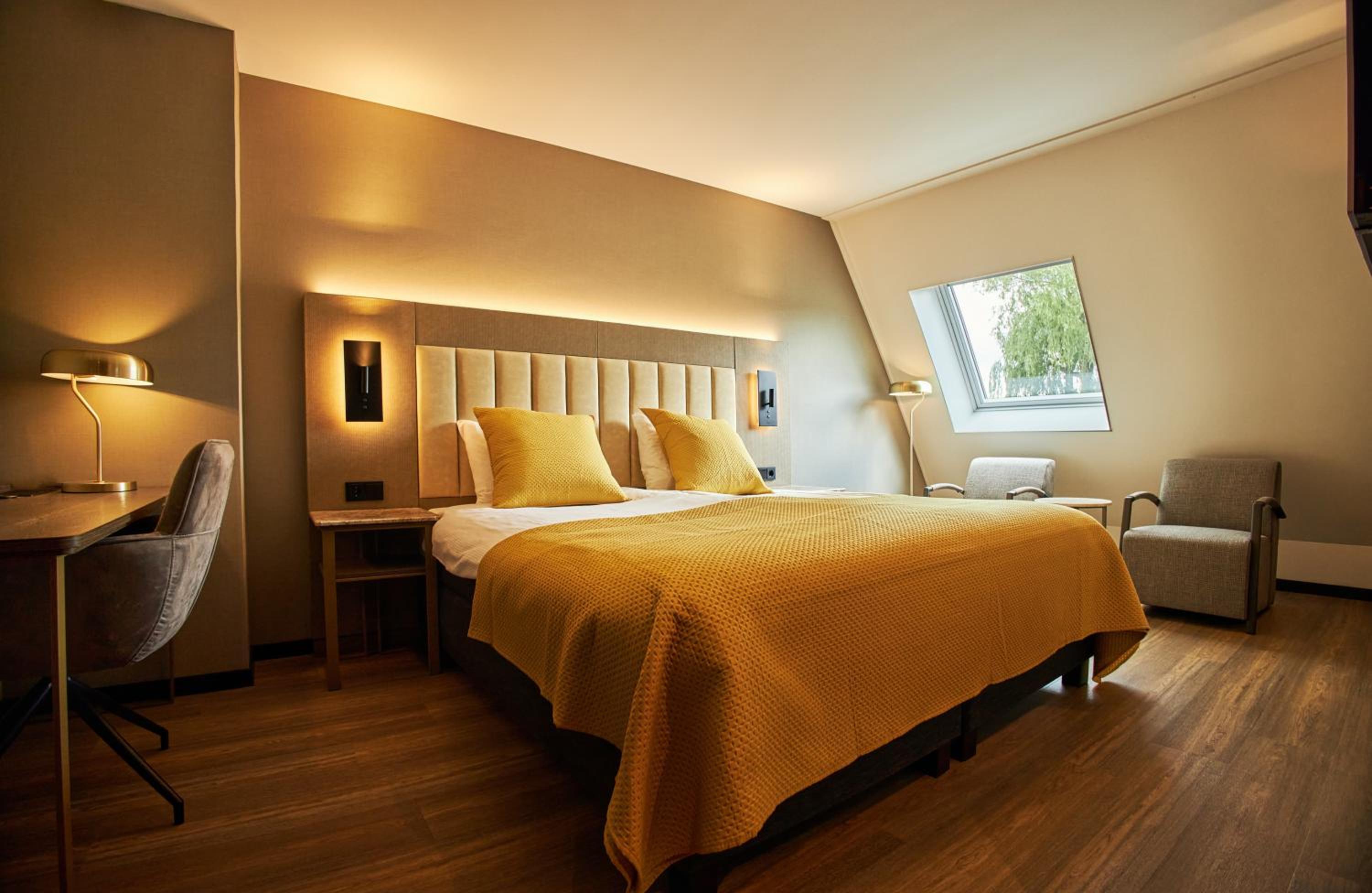 Deluxe Double Room with Shower - Photo 5