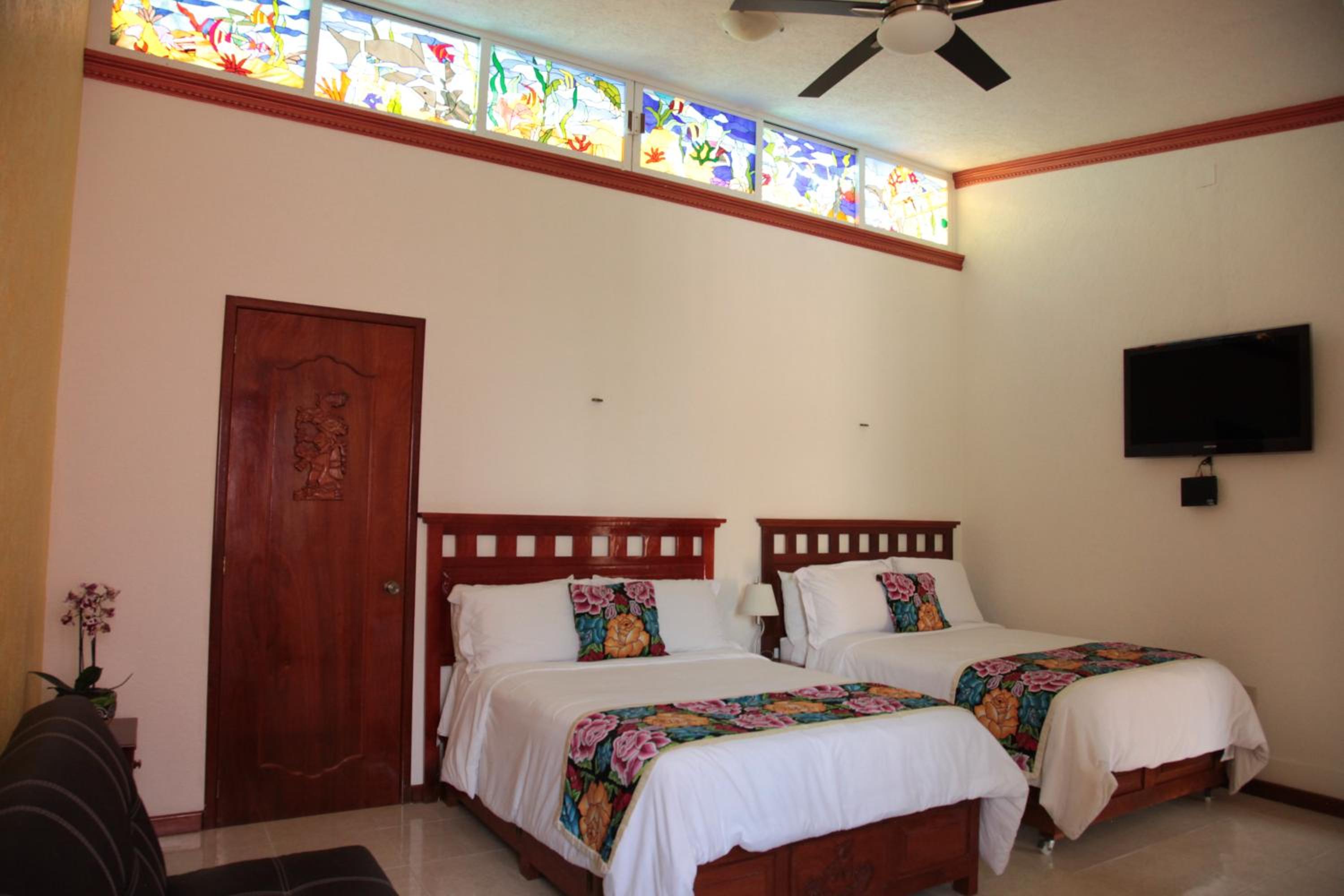 Deluxe Double Room with Two Double Beds - Photo 10