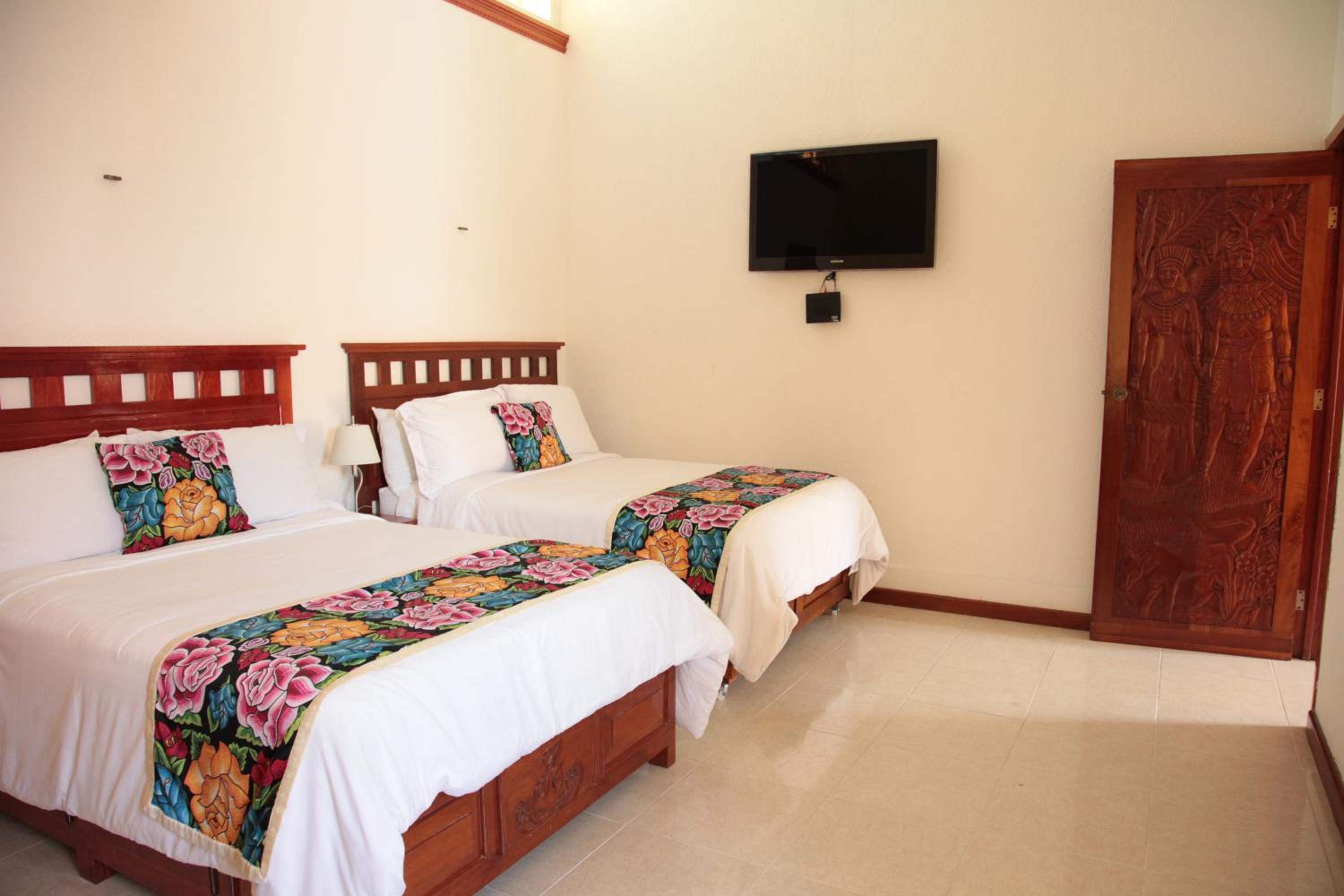 Deluxe Double Room with Two Double Beds - Photo 9