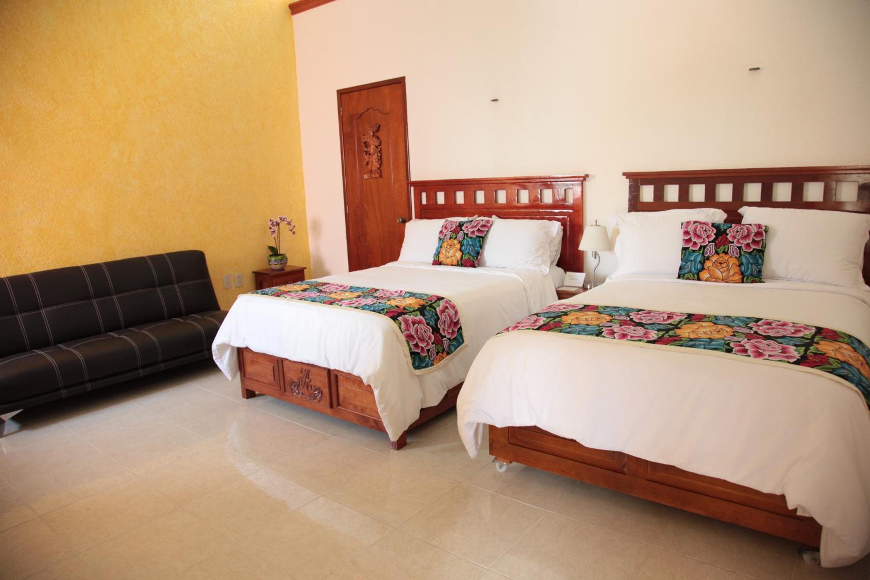 Deluxe Double Room with Two Double Beds - Photo 7