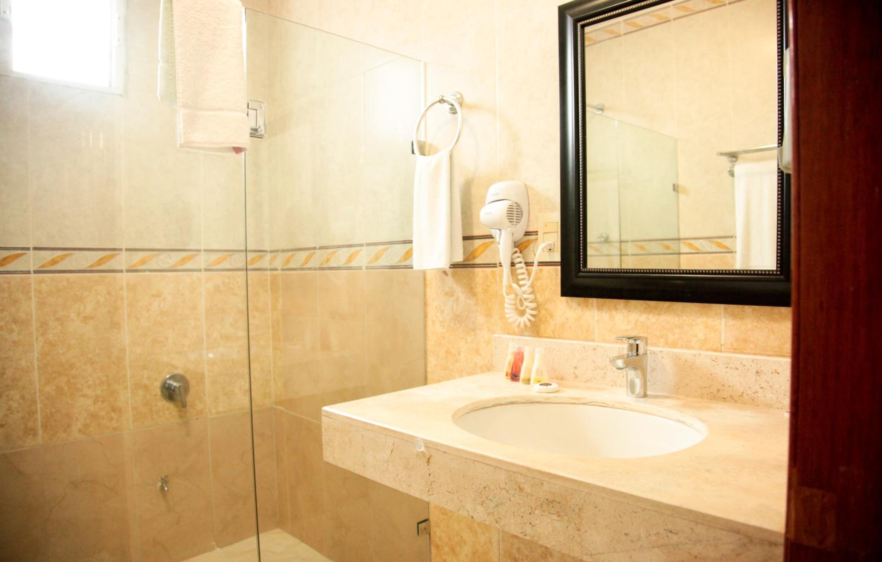 Deluxe Double Room with Two Double Beds - Photo 2
