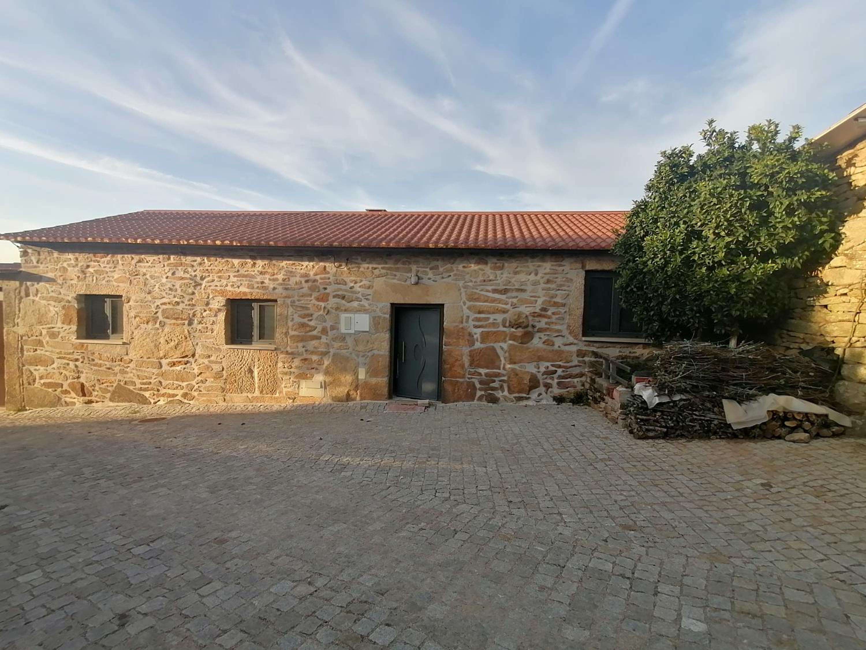 Two-Bedroom House - Photo 3