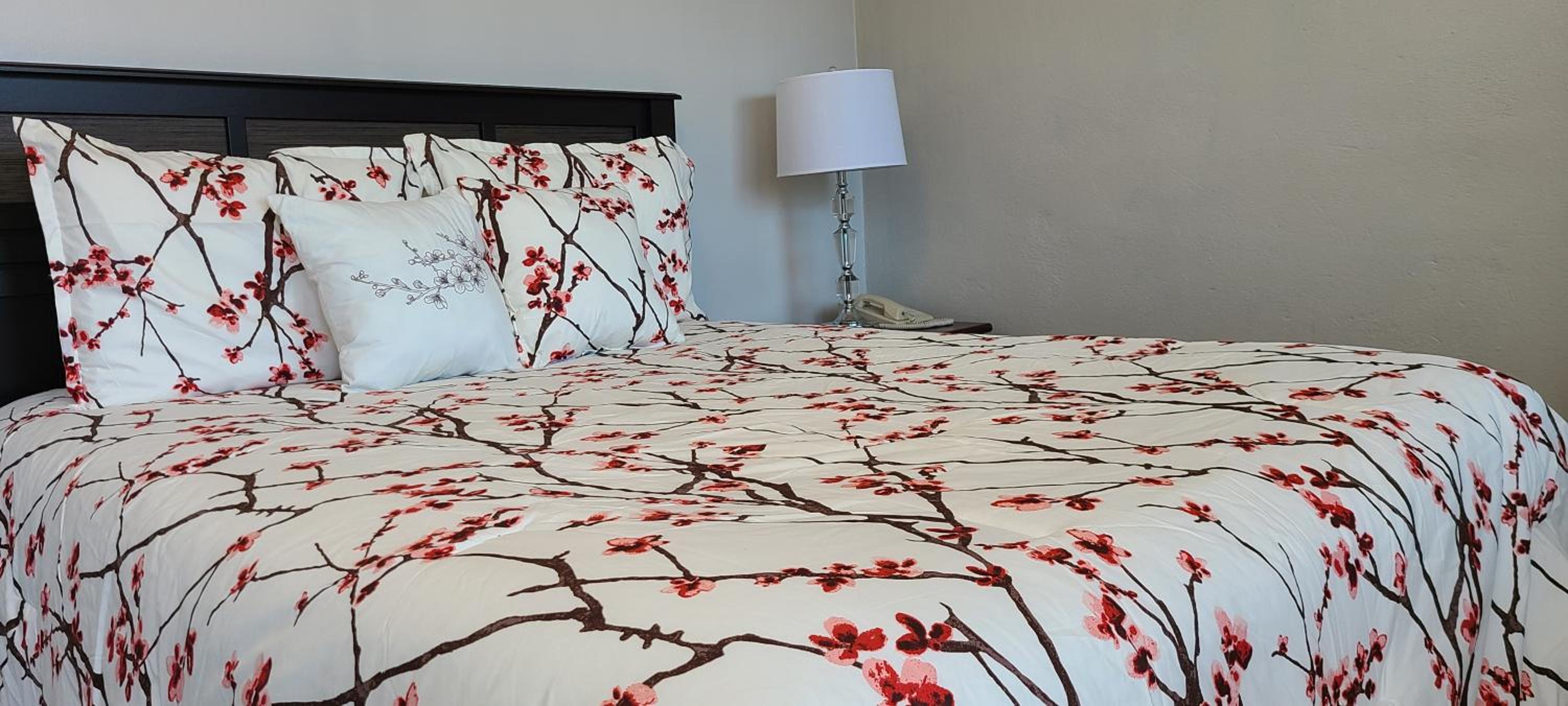 Queen Room photo 1