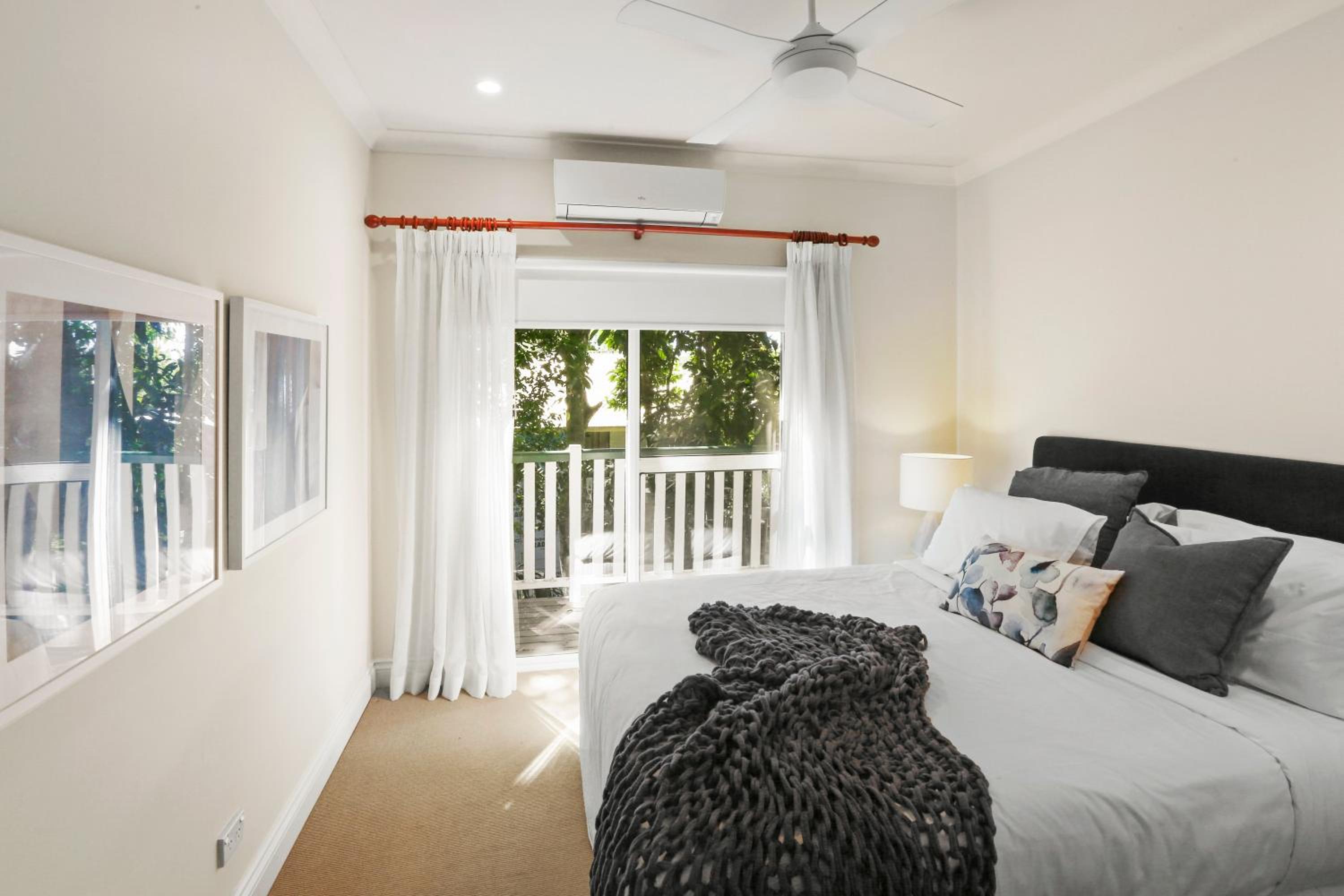Four-Bedroom House photo 1