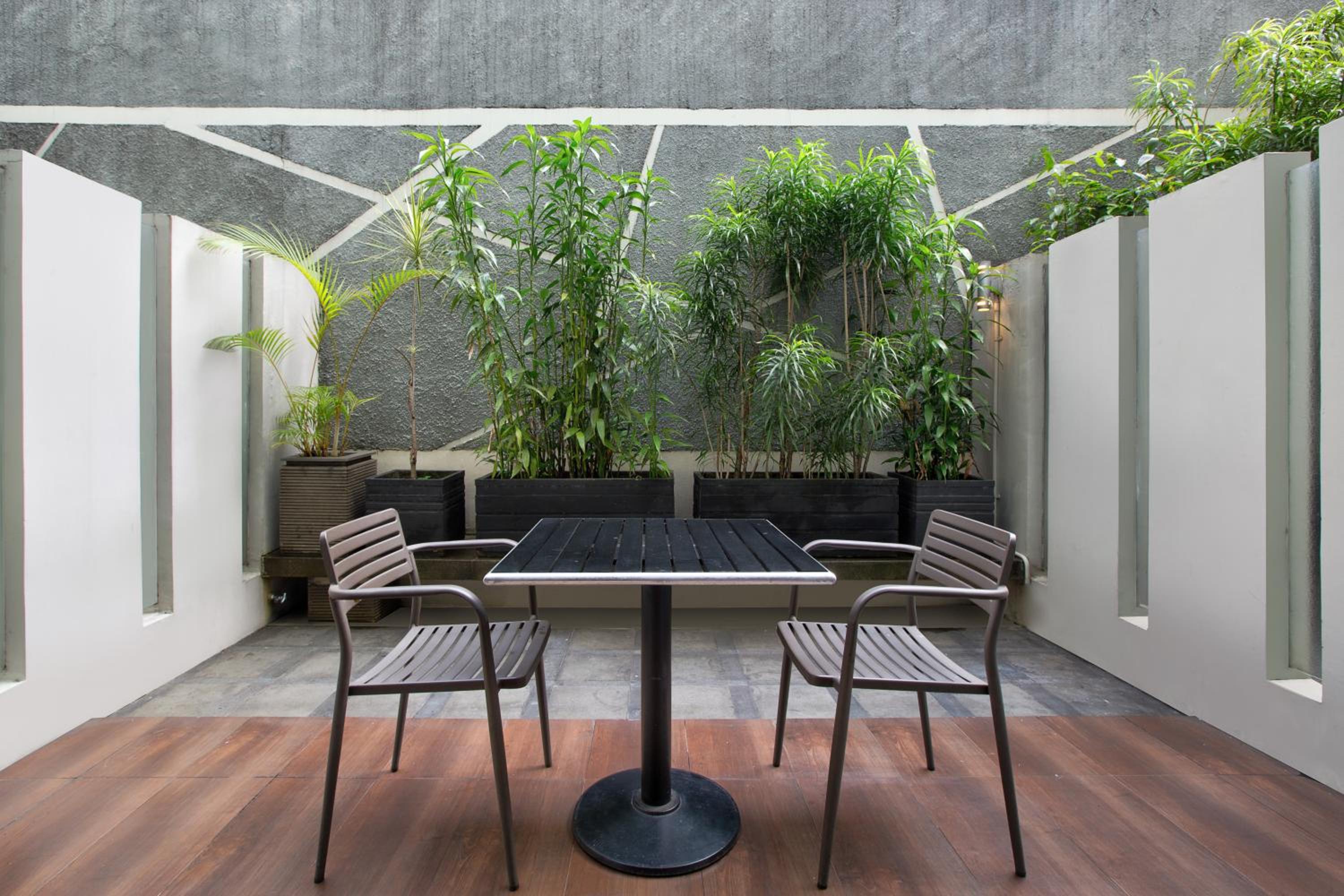 Standard Twin Room with Terrace Access - Photo 2
