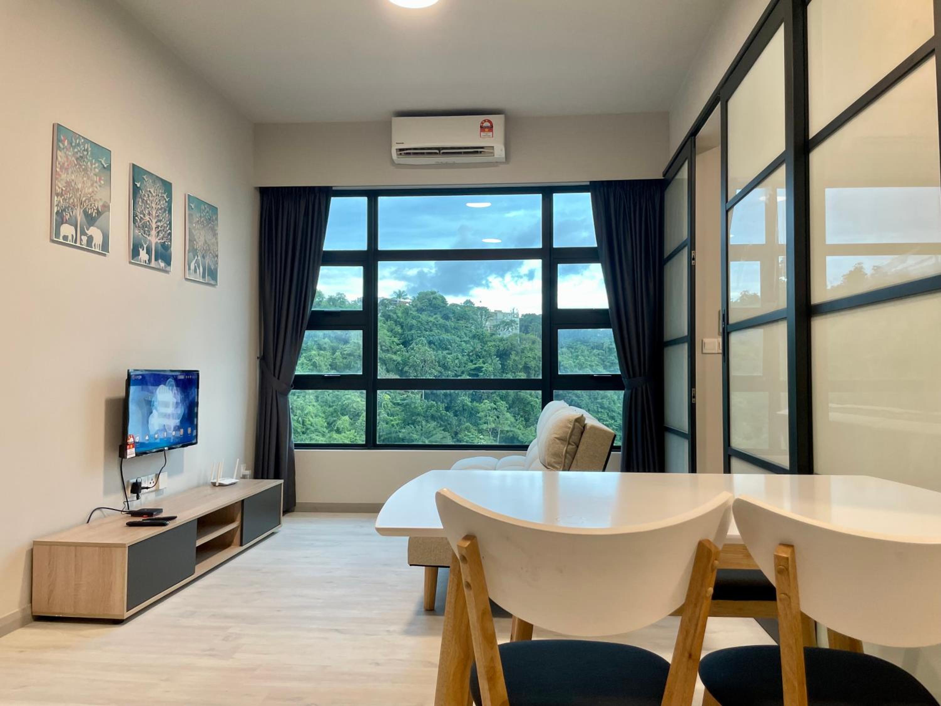 Apartment with Mountain View