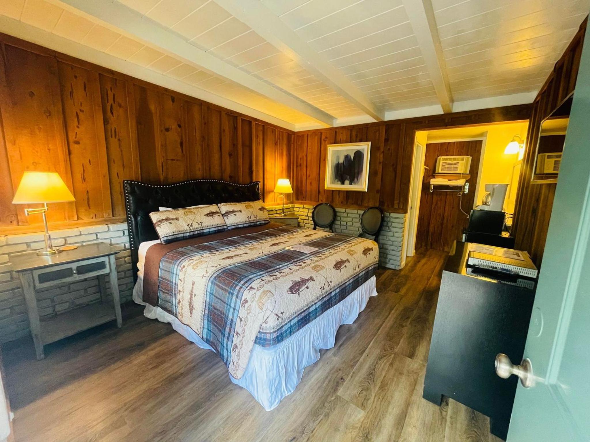 Budget Double Room - Photo 17