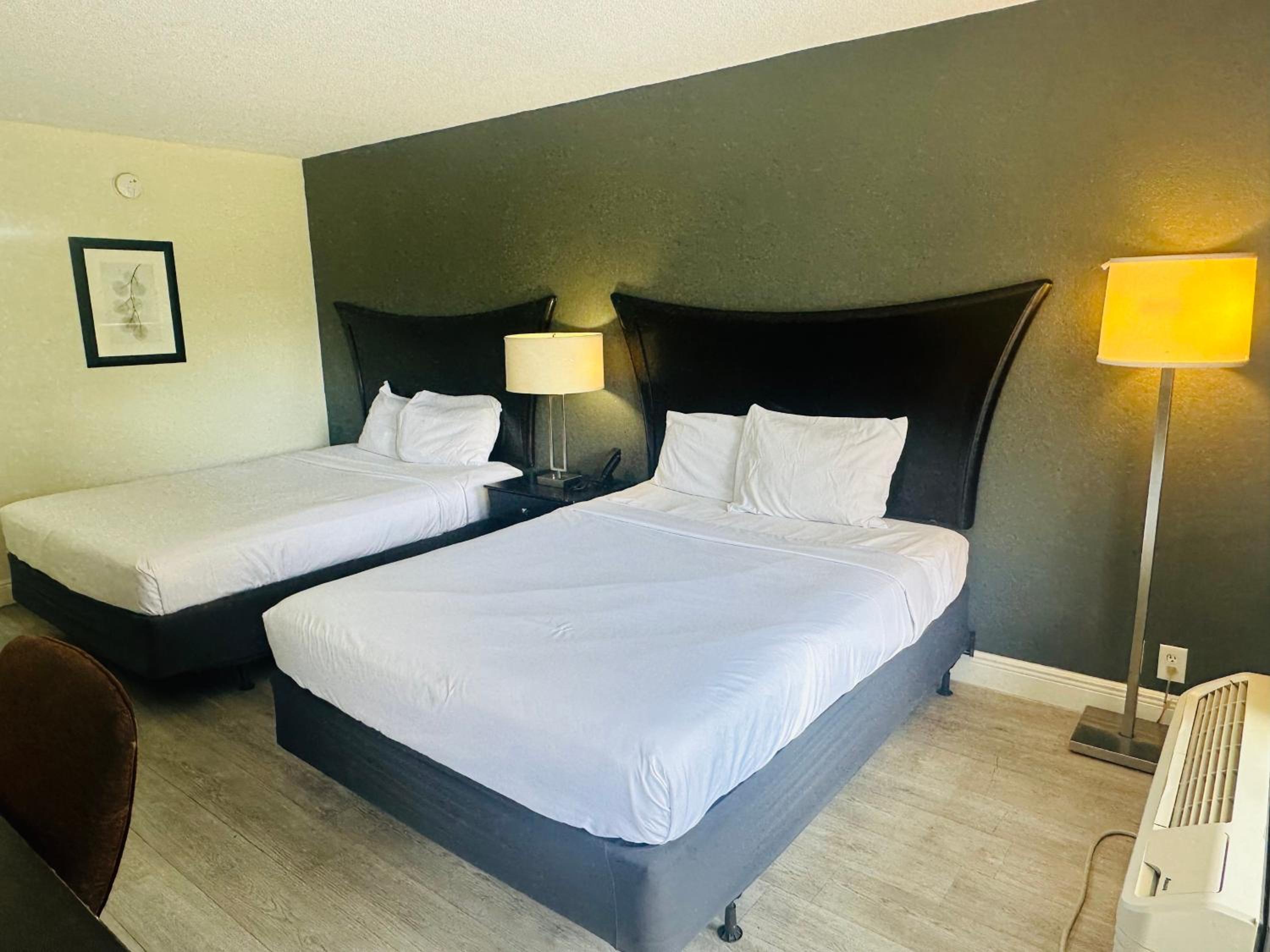 Queen Room with Two Queen Beds - Non Smoking