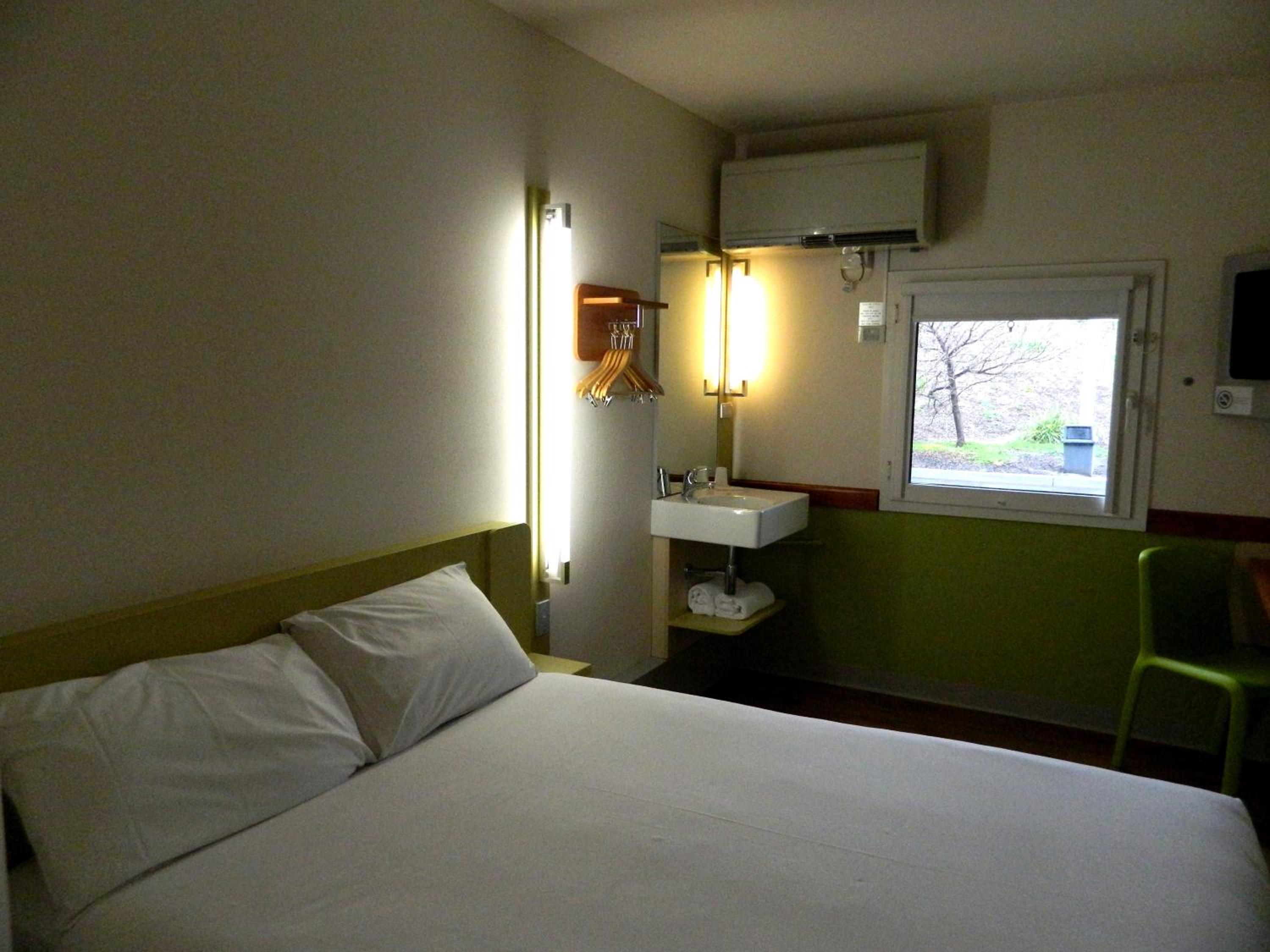 Standard Queen Room photo 3