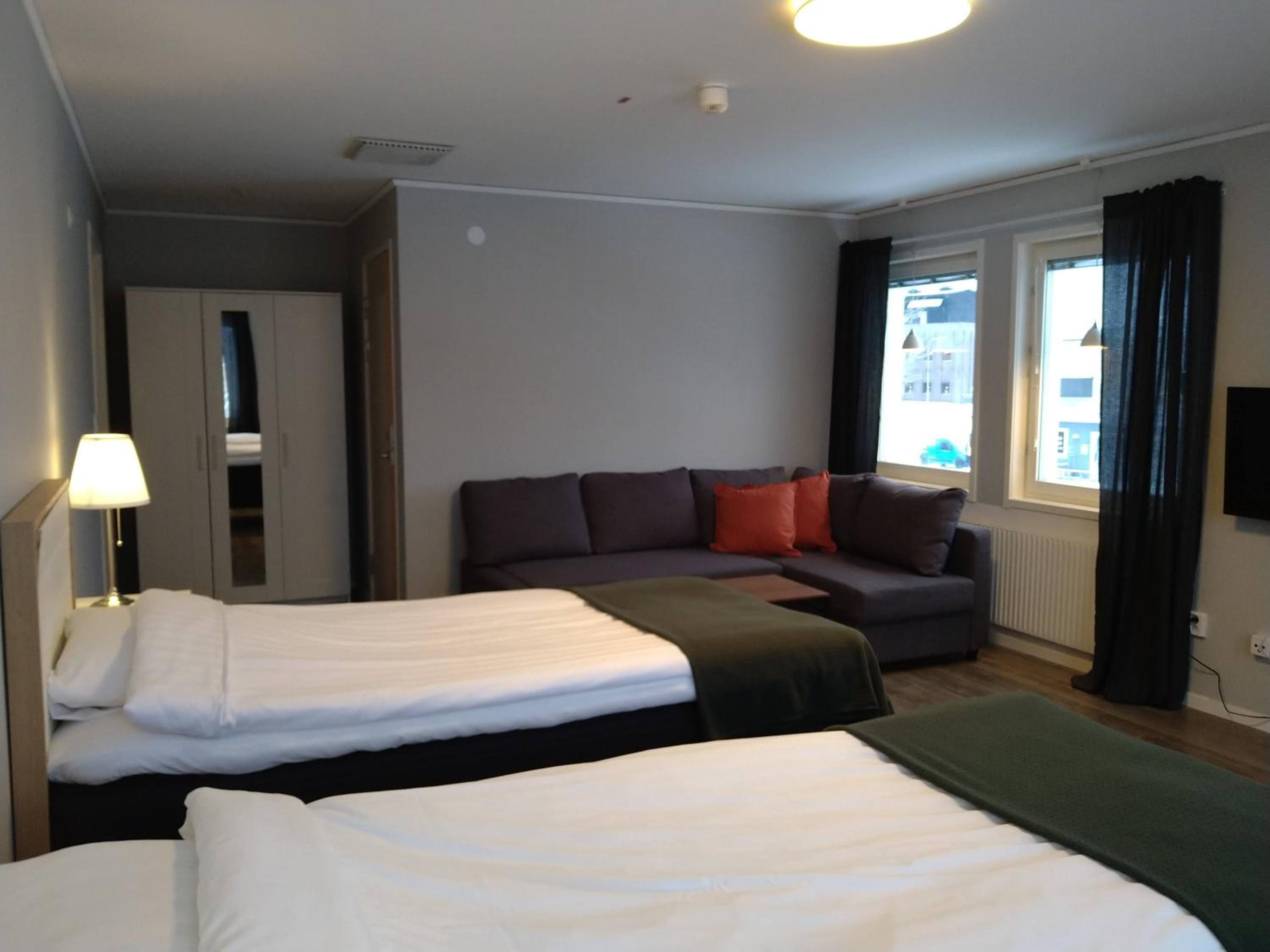 Family Room - Photo 2