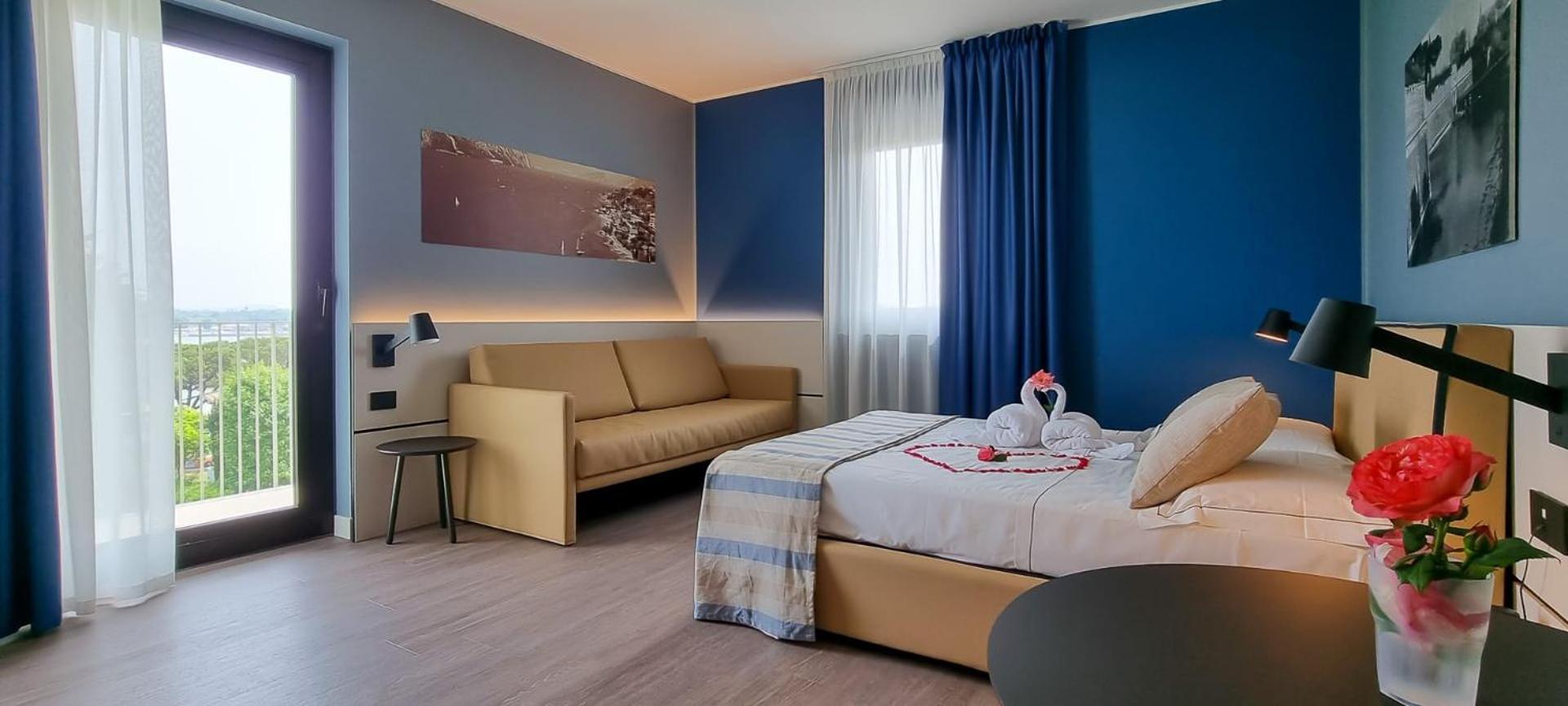 Superior Double Room With Balcony and Partial Lake View - Photo 12