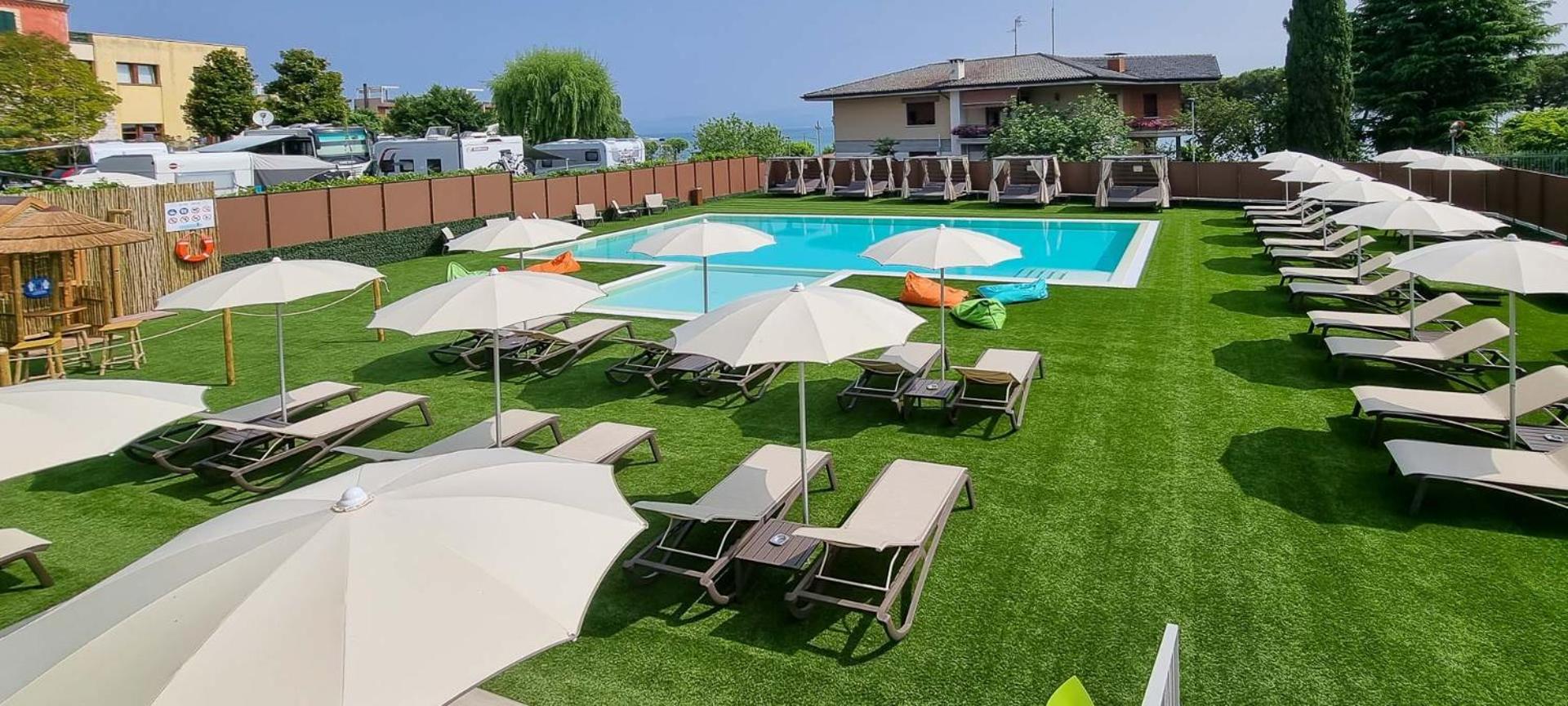Junior Suite with Pool View photo 2