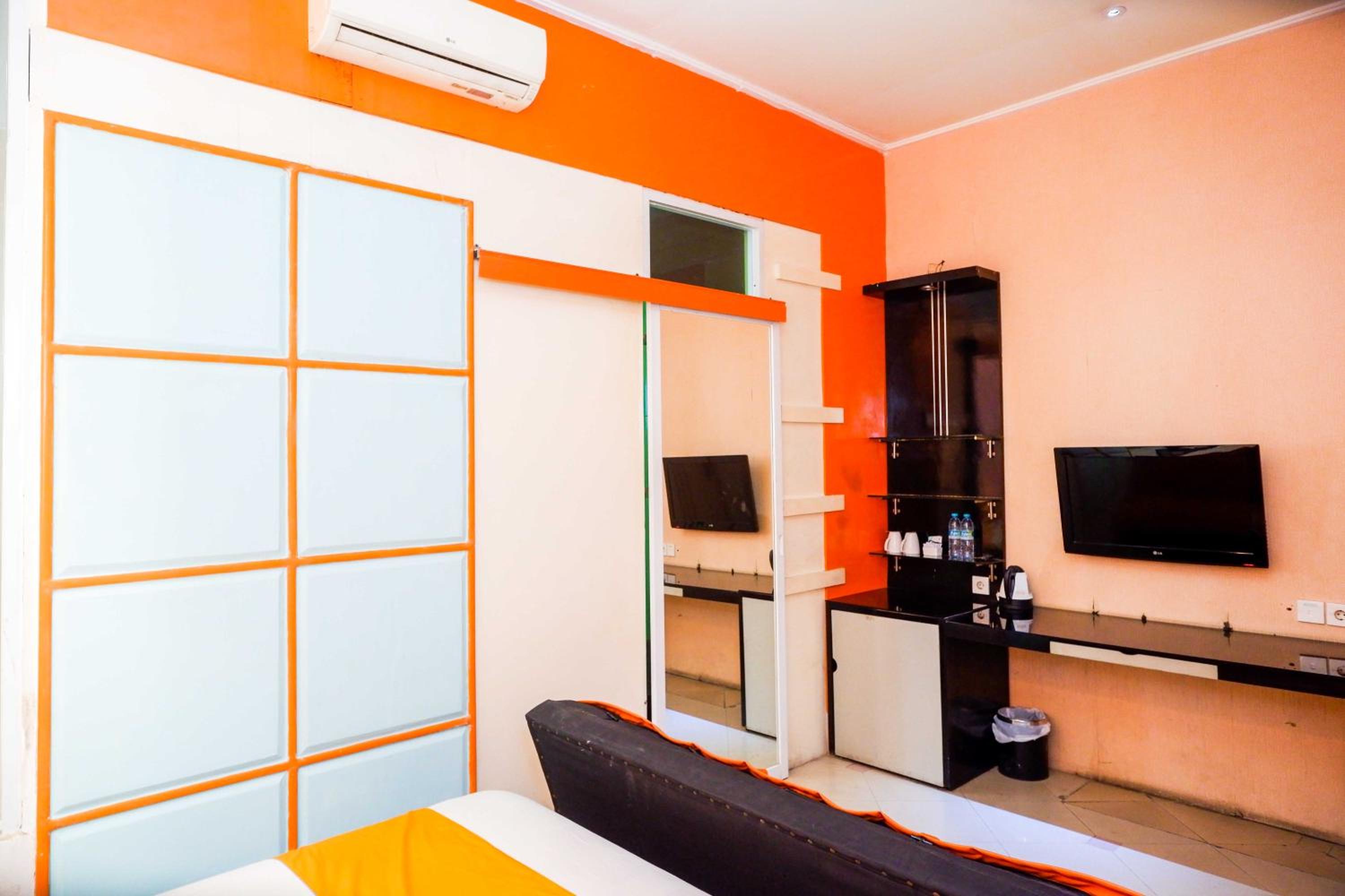 Deluxe Room - Photo 8