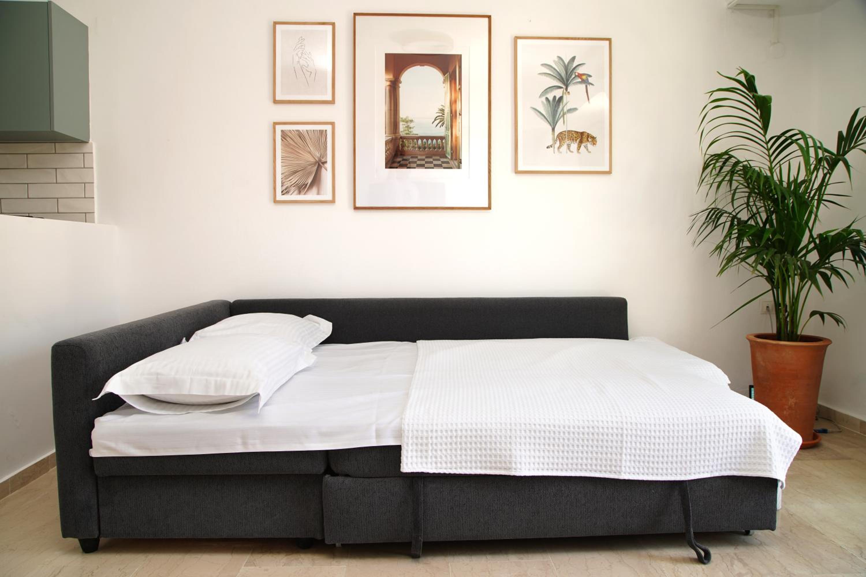 One-Bedroom Apartment - Photo 15