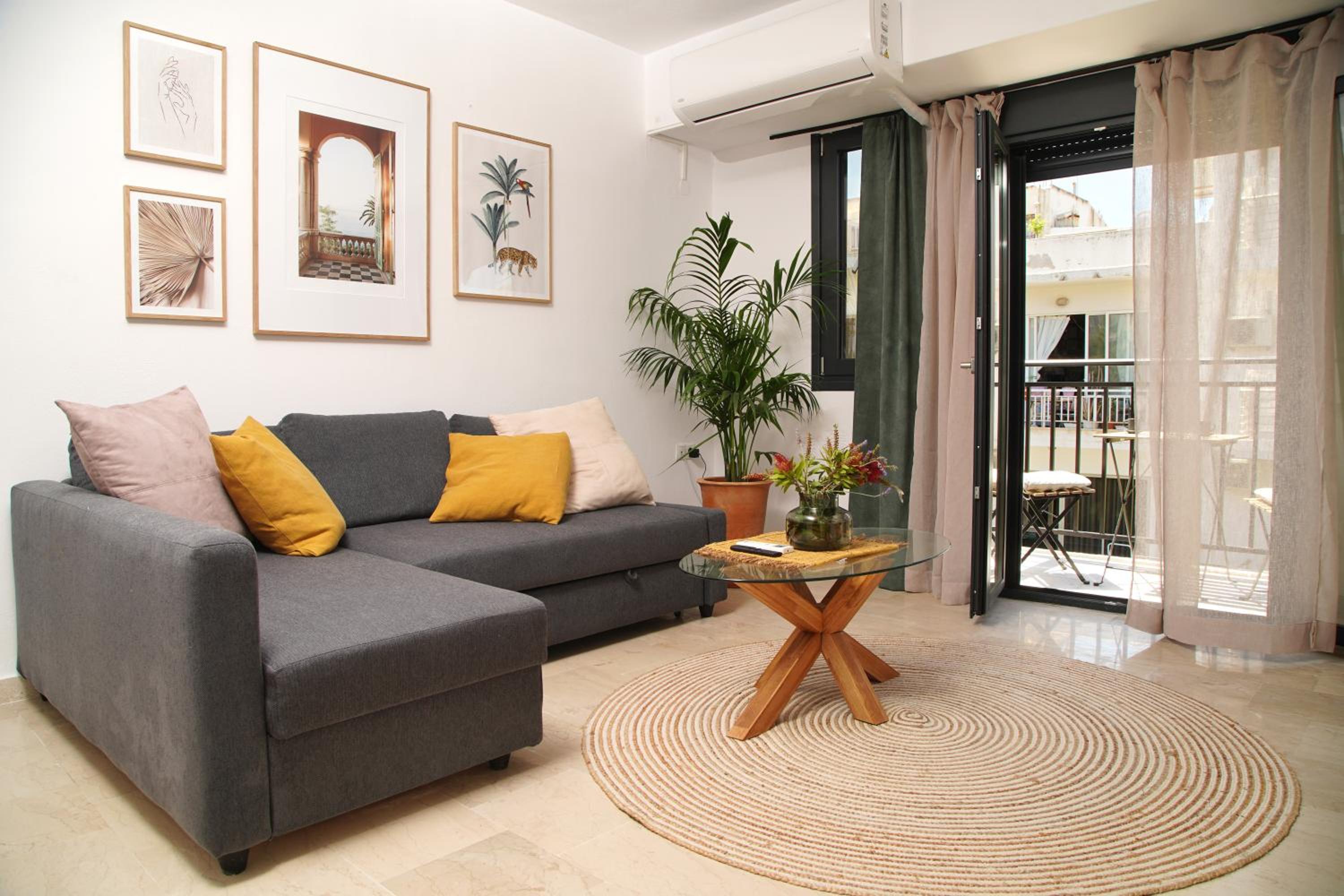 One-Bedroom Apartment - Photo 1