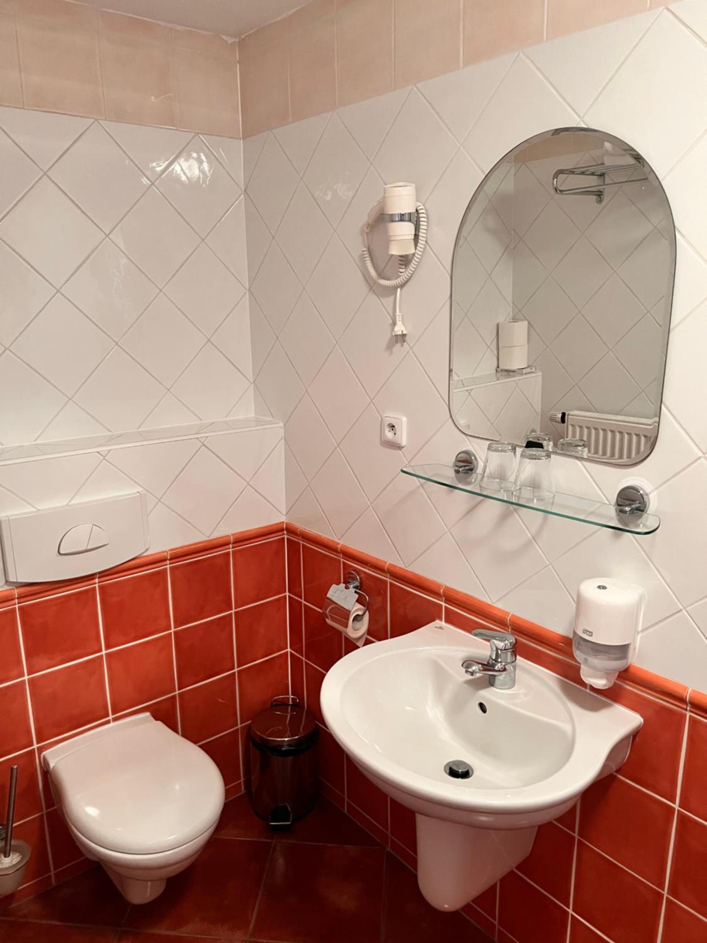 Twin Room - Photo 6