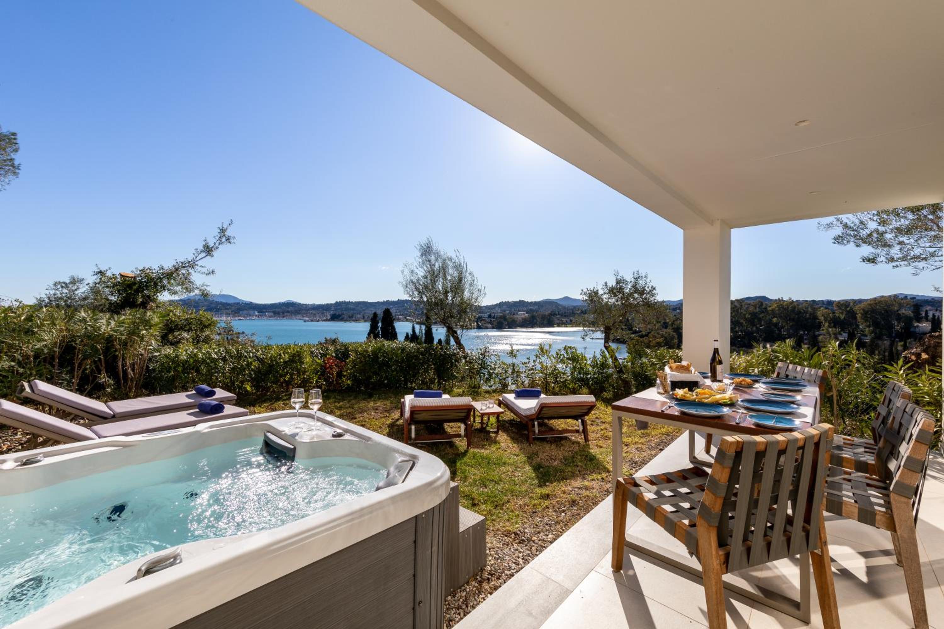 Premium Bungalow with Hot Tub
