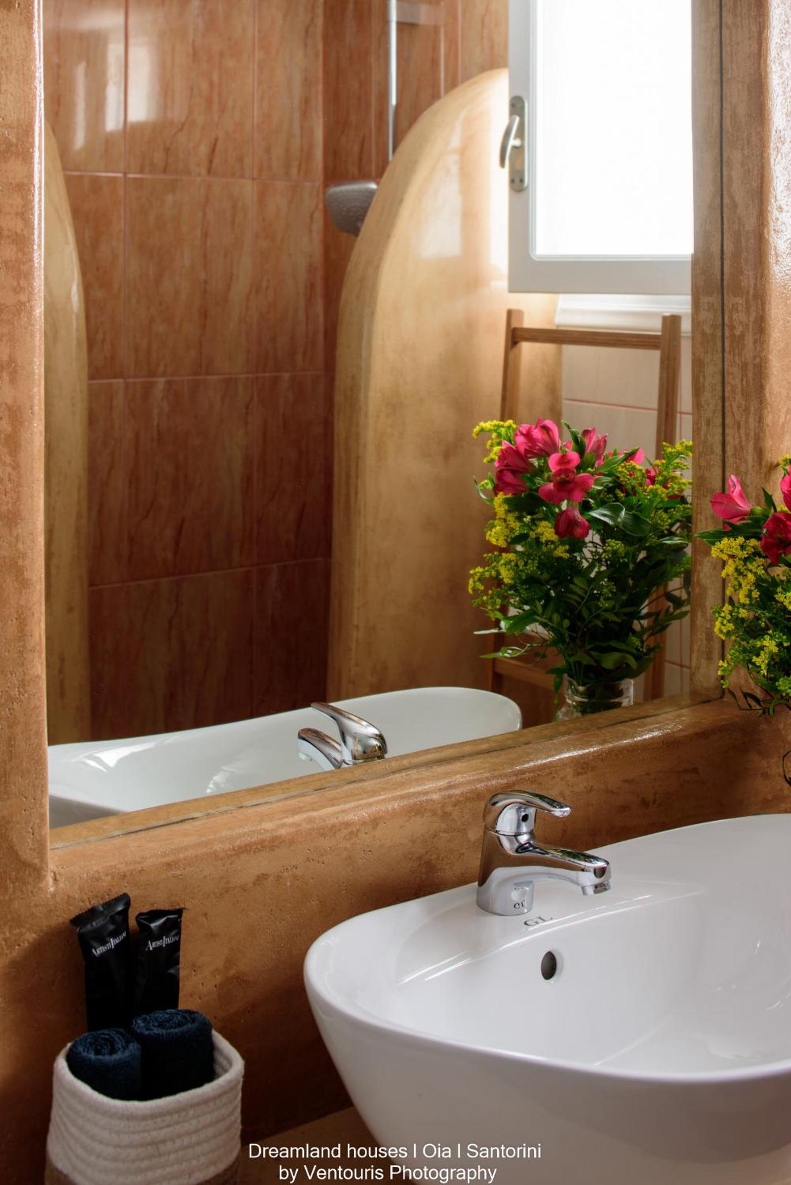 One-Bedroom Apartment with Private Balcony and Sea -Sunset View