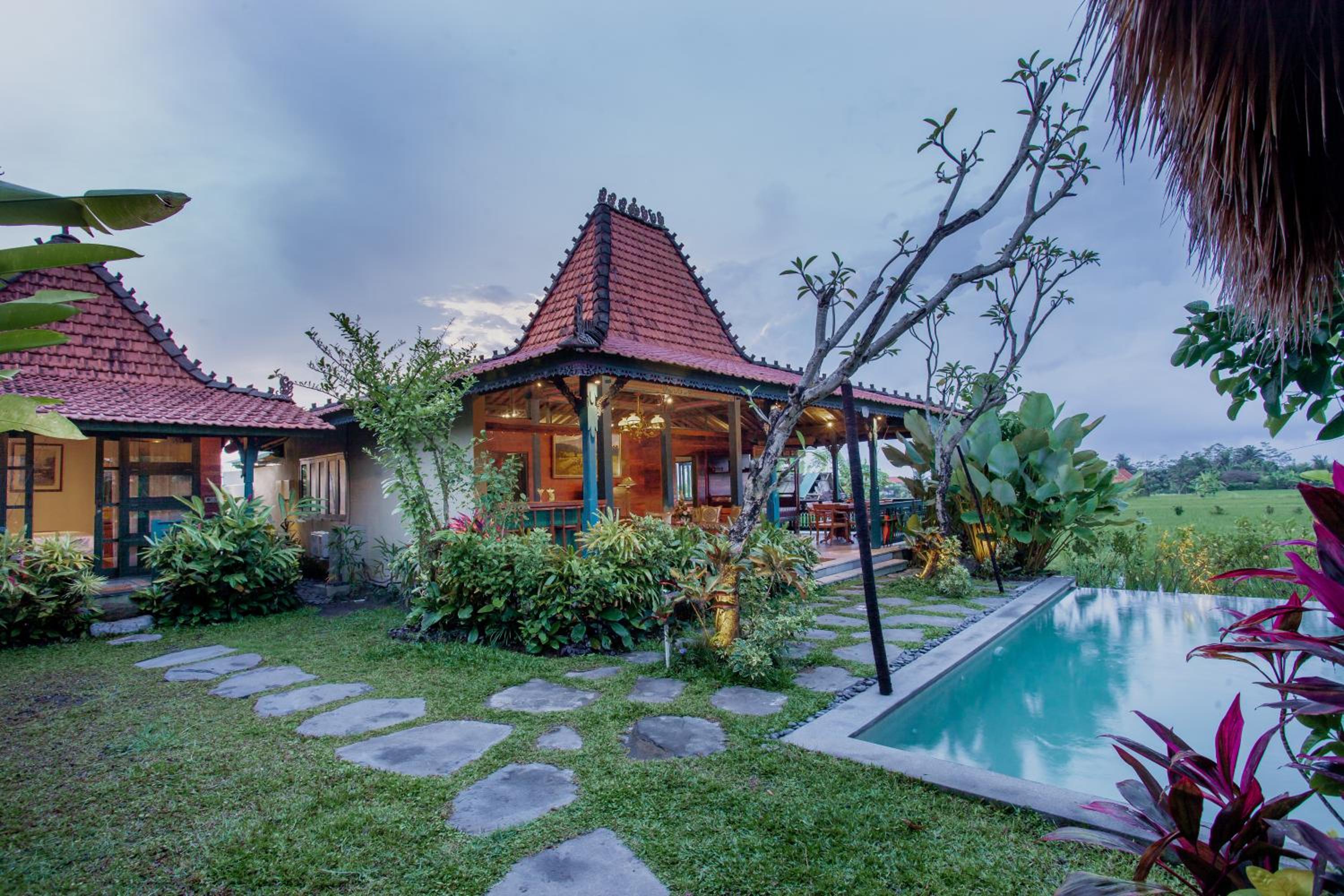 Three-Bedroom Villa with Private Pool - Photo 11