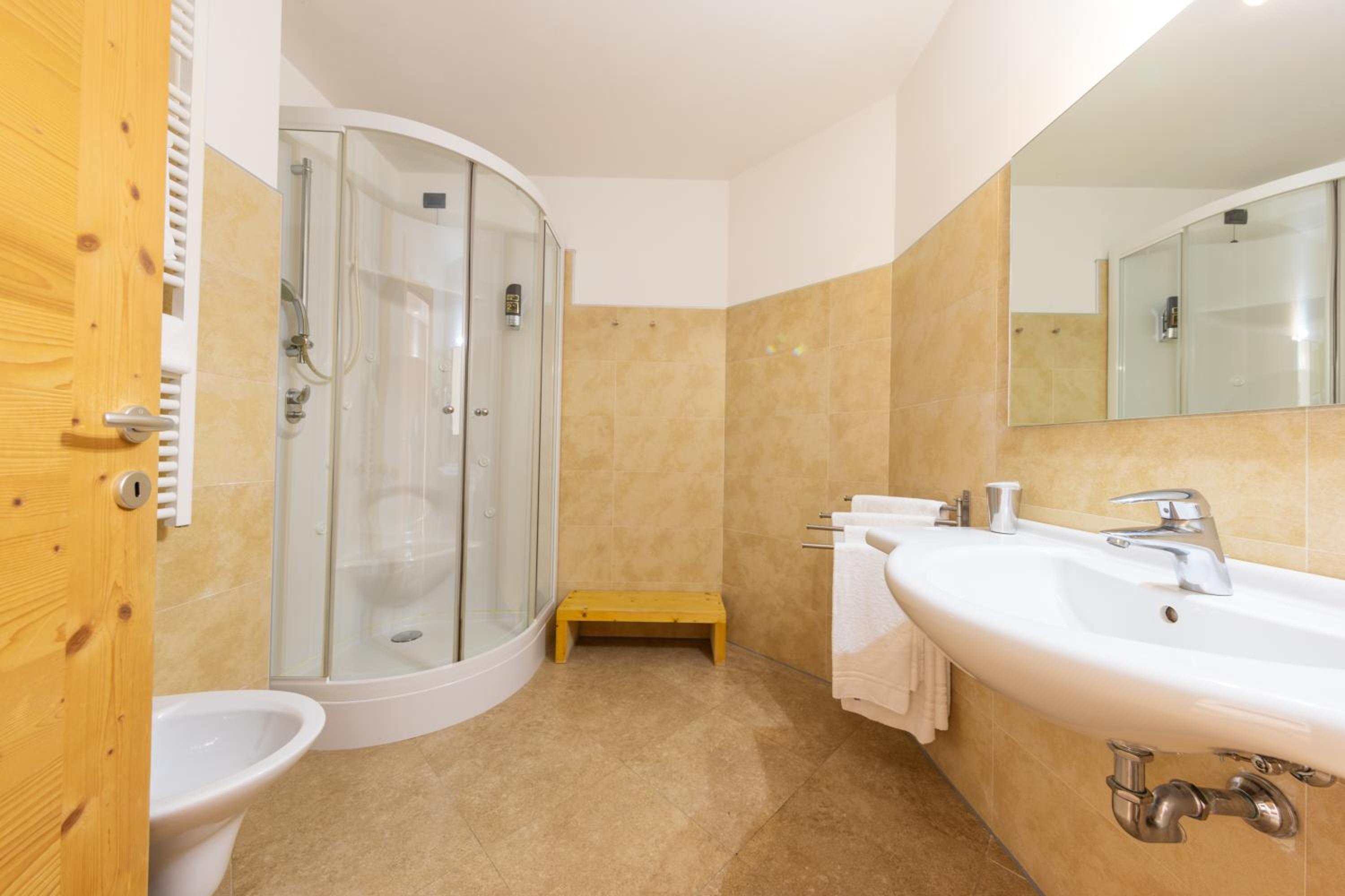 Quadruple Room with Spa Access - Photo 9