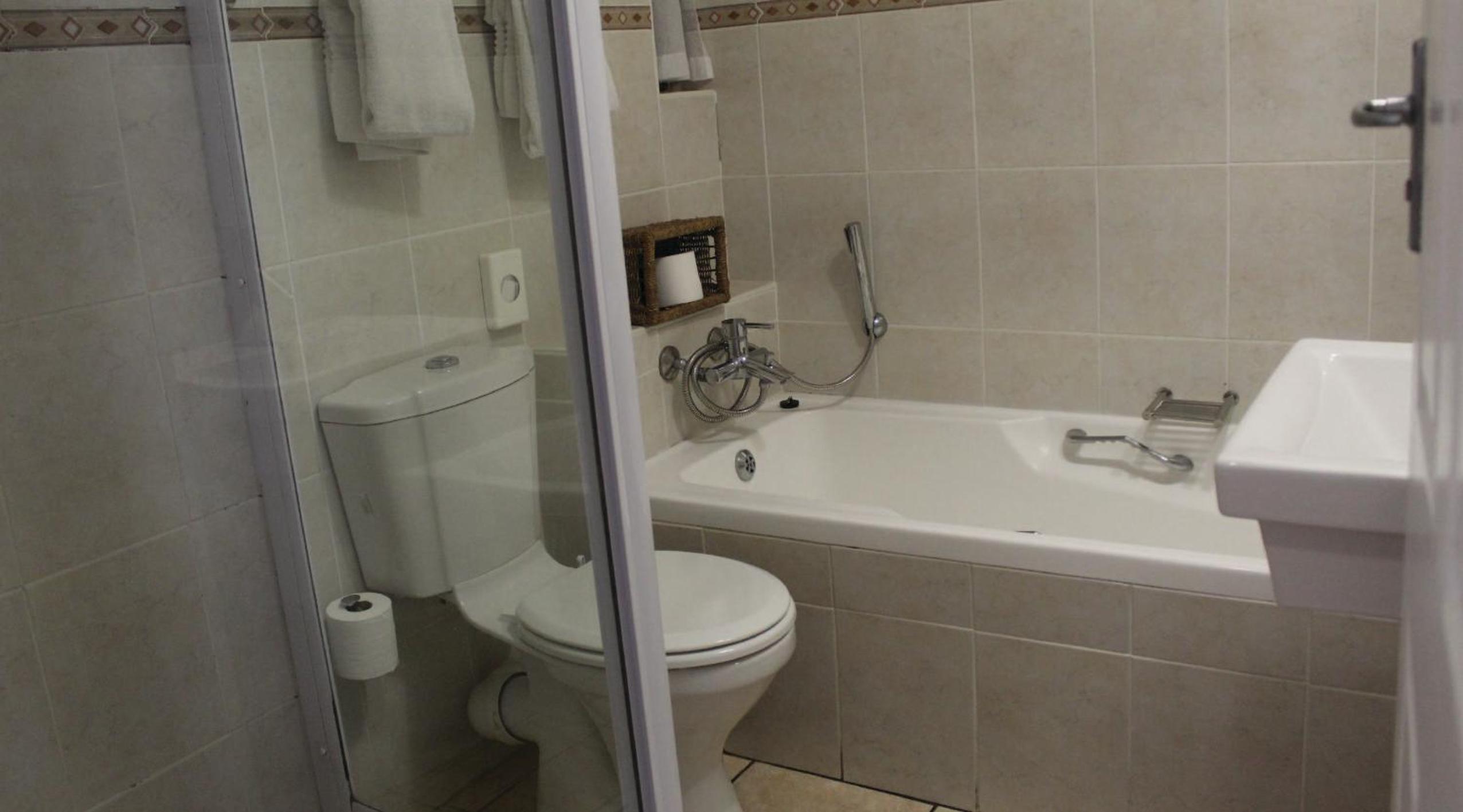 Two-Bedroom Apartment - Photo 2