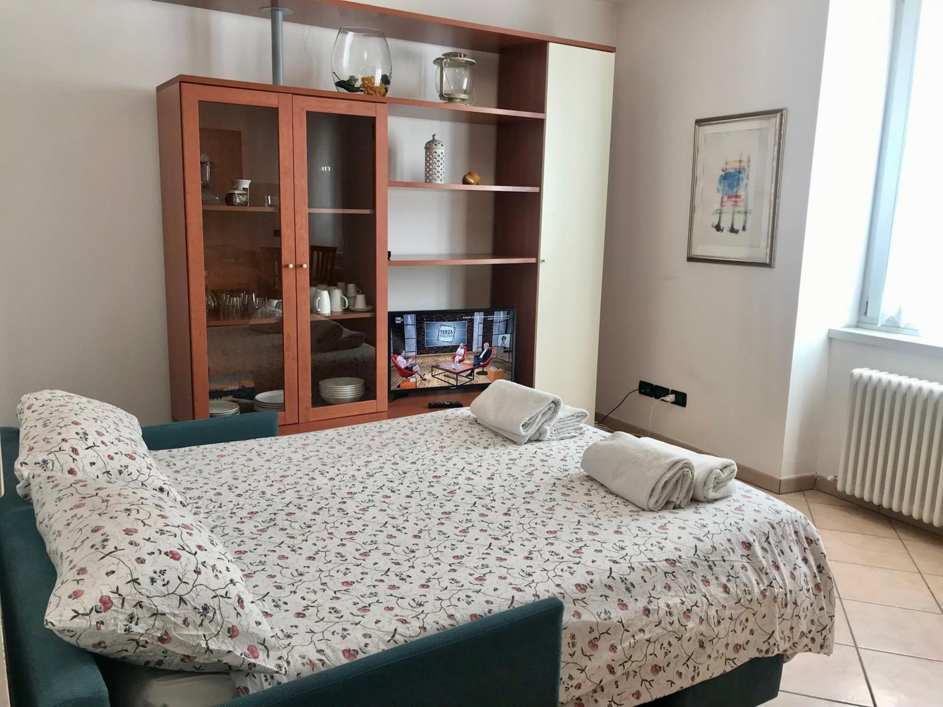 One-Bedroom Apartment photo 1