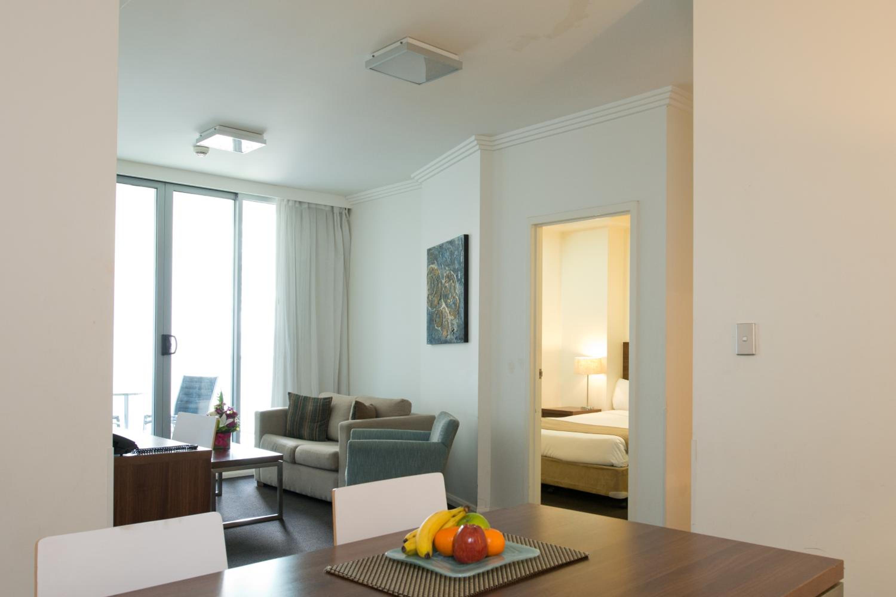 Executive One-Bedroom Apartment with Balcony (Limited Housekeeping) thumbnail 6