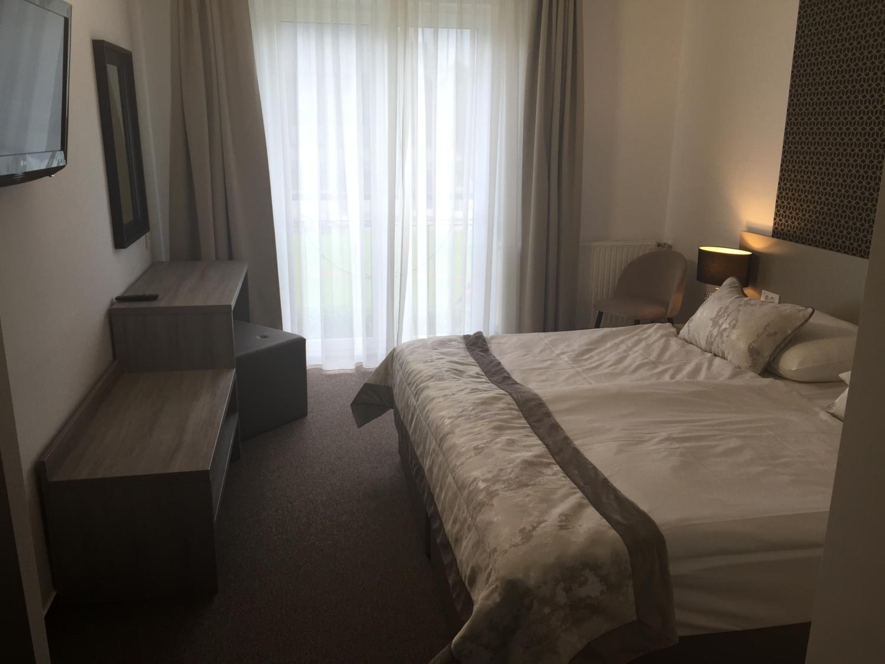Double or Twin Room - Photo 5