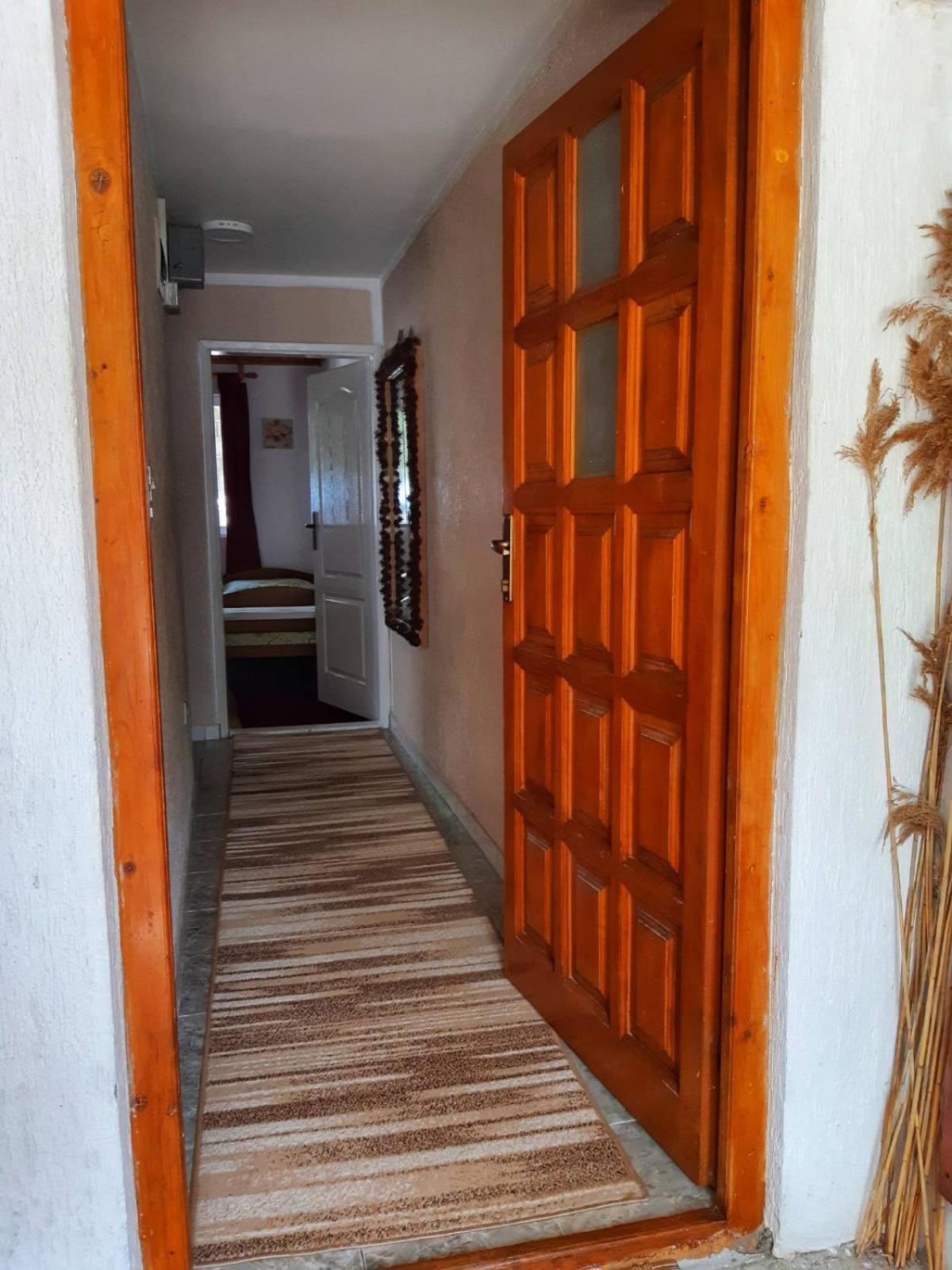 One-Bedroom Apartment - Photo 1