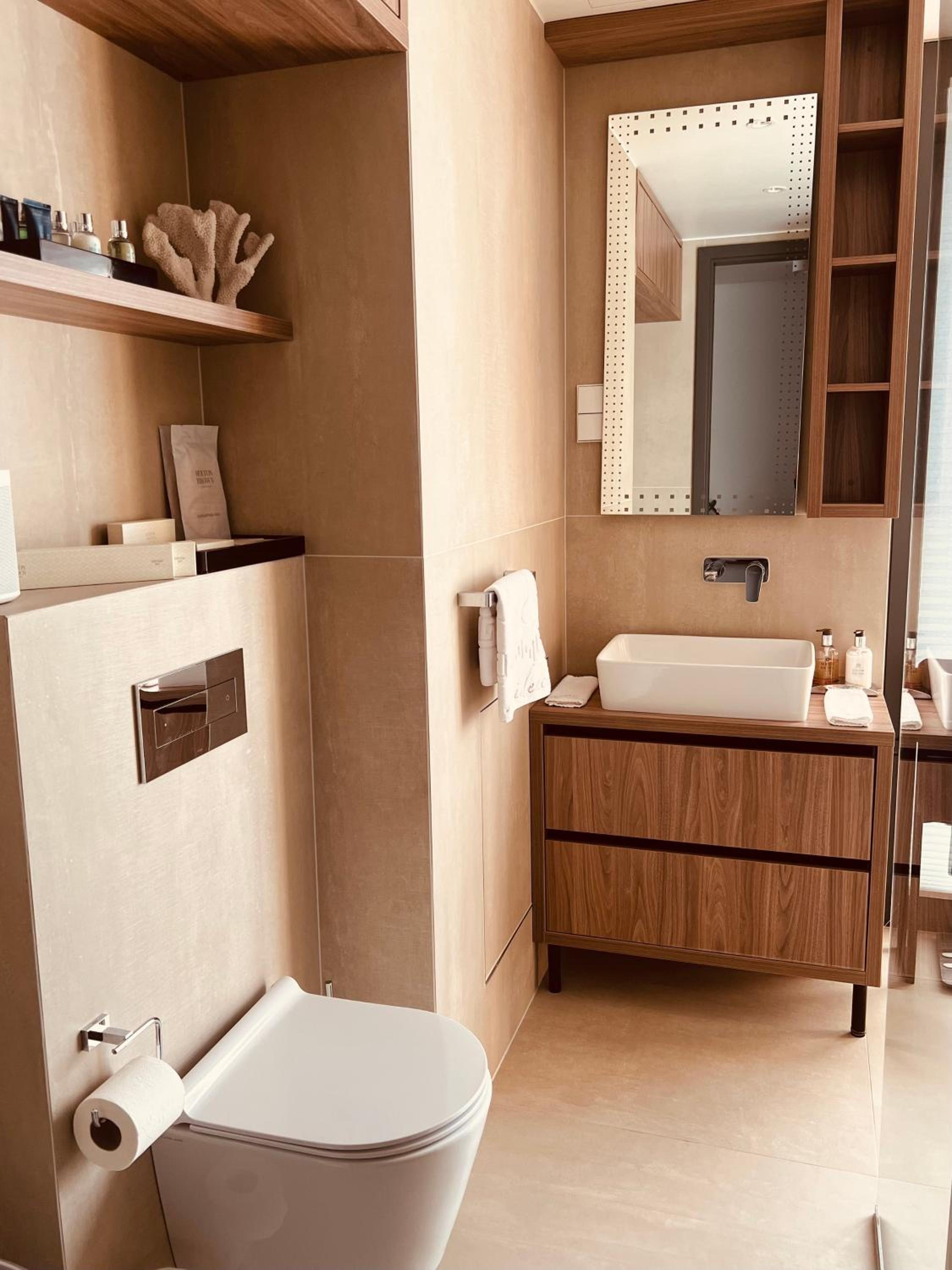 One-Bedroom Apartment - Photo 18