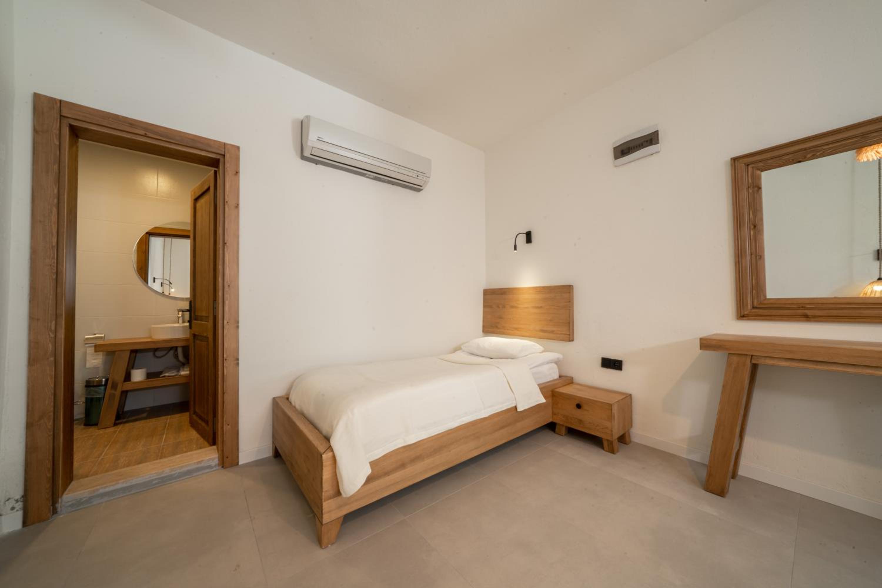 Classic Quadruple Room - Photo 5