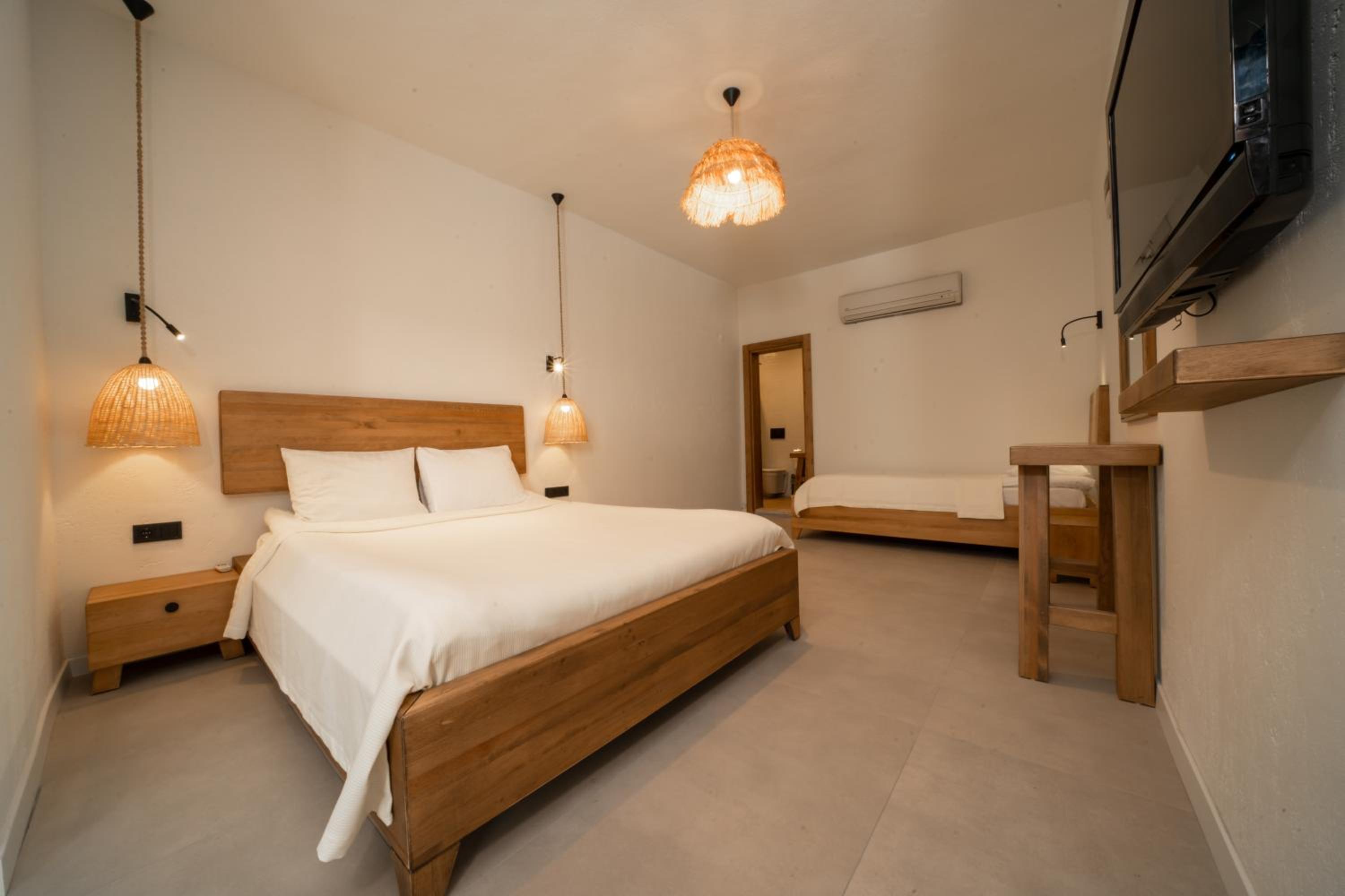 Classic Quadruple Room - Photo 1